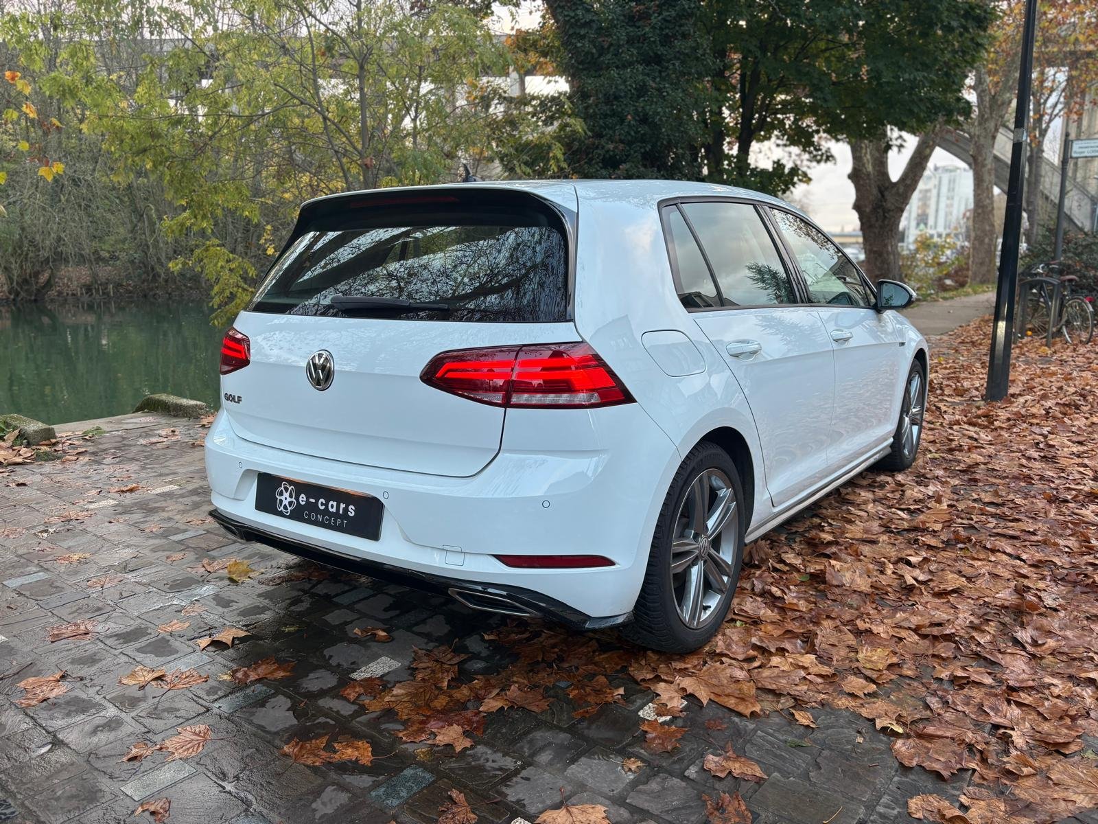 VOLKSWAGEN Golf VII 5 Portes Phase 2 1.5 TSI DSG7 150 cv Boîte R-Line