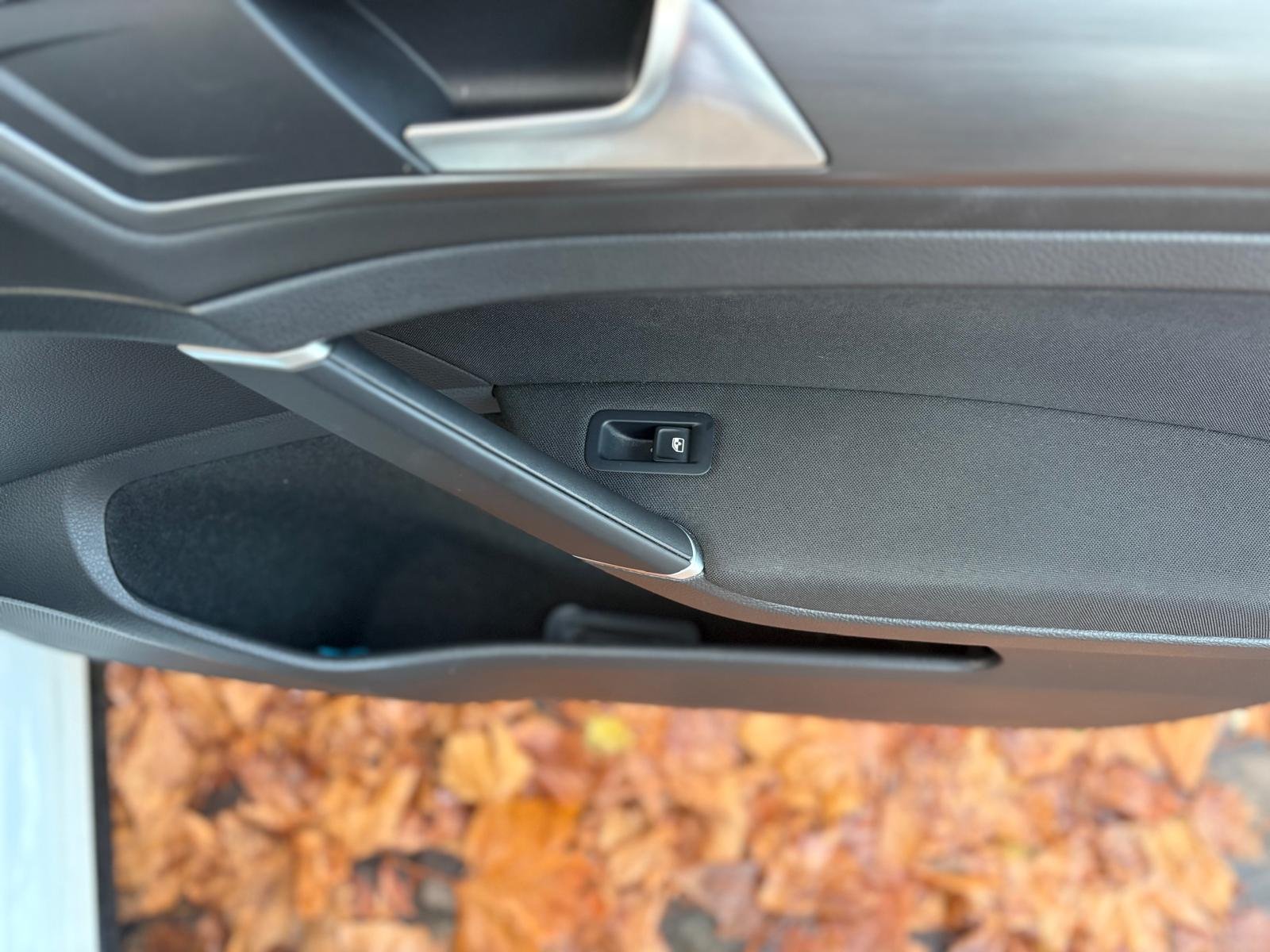 VOLKSWAGEN Golf VII 5 Portes Phase 2 1.5 TSI DSG7 150 cv Boîte R-Line