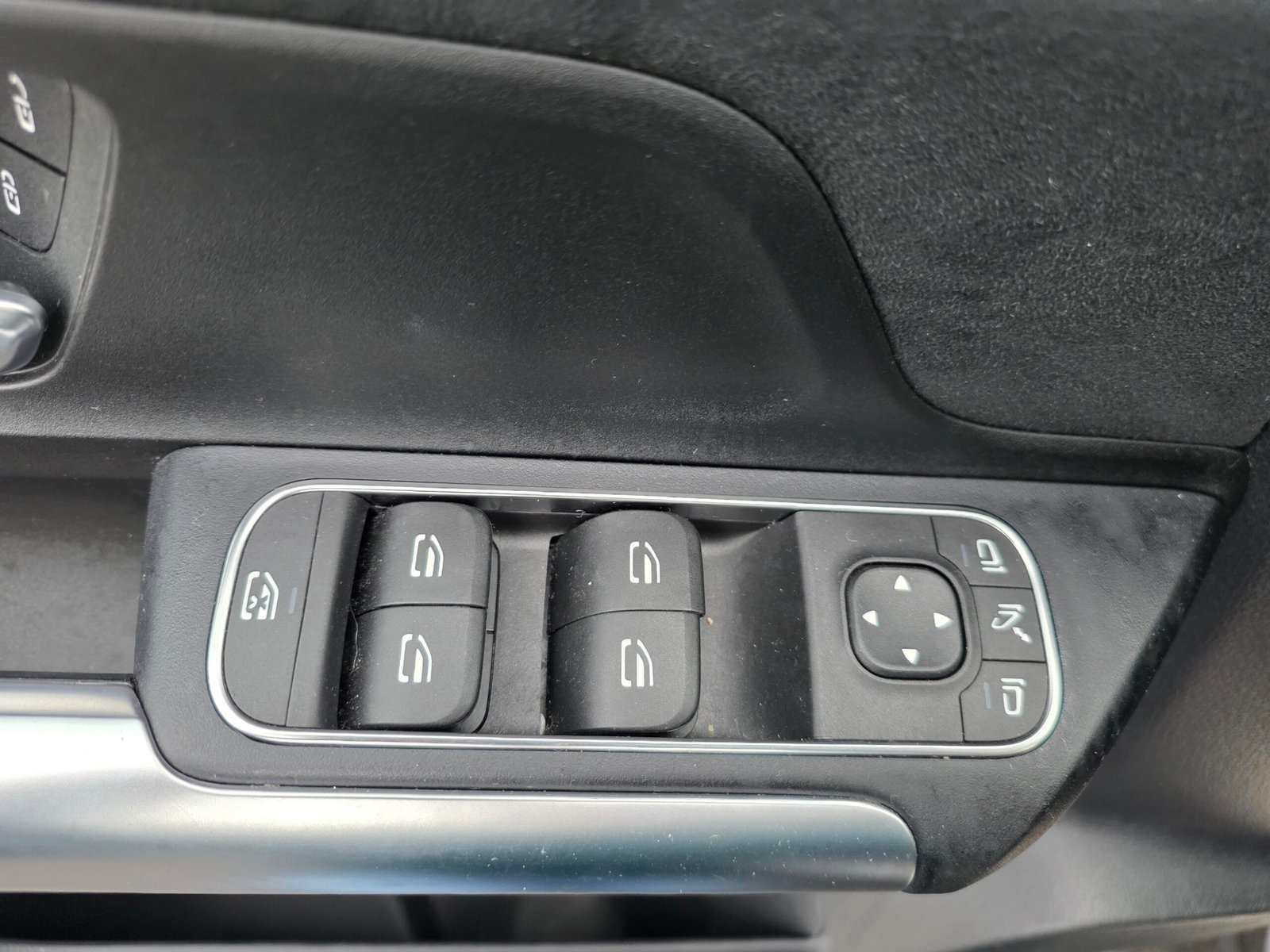 MERCEDES-BENZ GLA 250 E 1.3i TURBO HYBRID