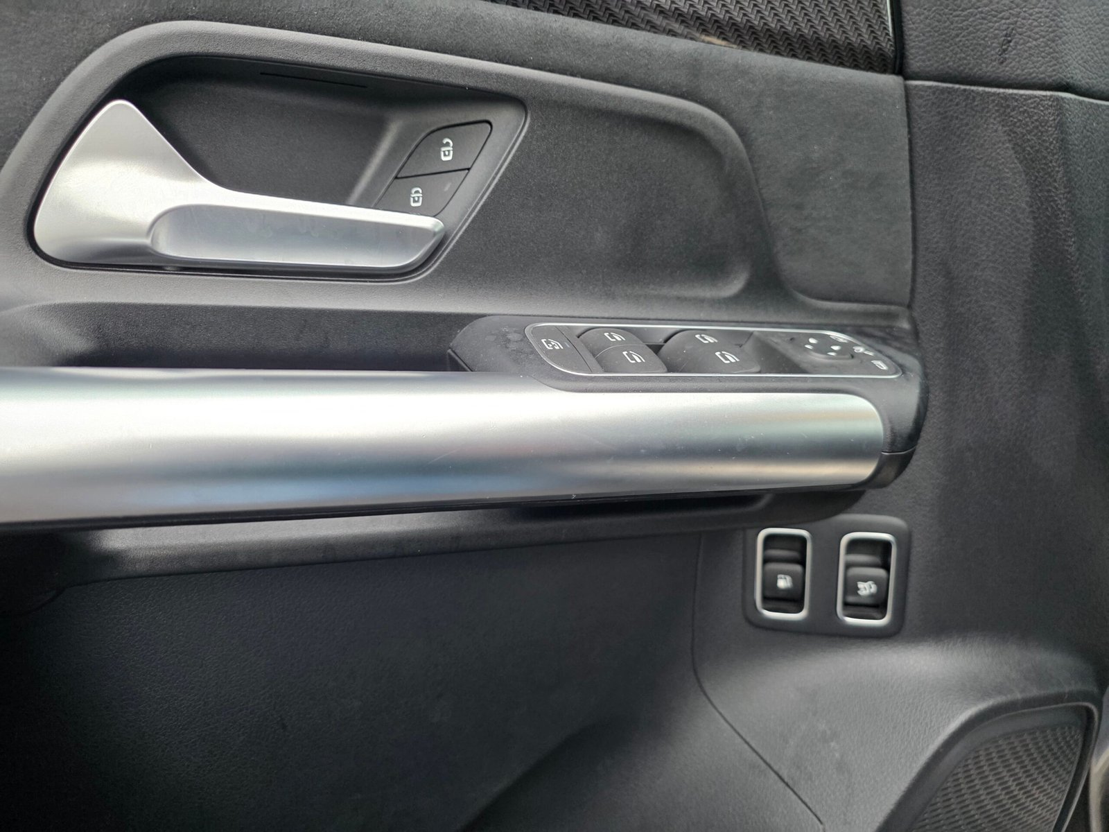 MERCEDES-BENZ GLA 250 E 1.3i TURBO HYBRID