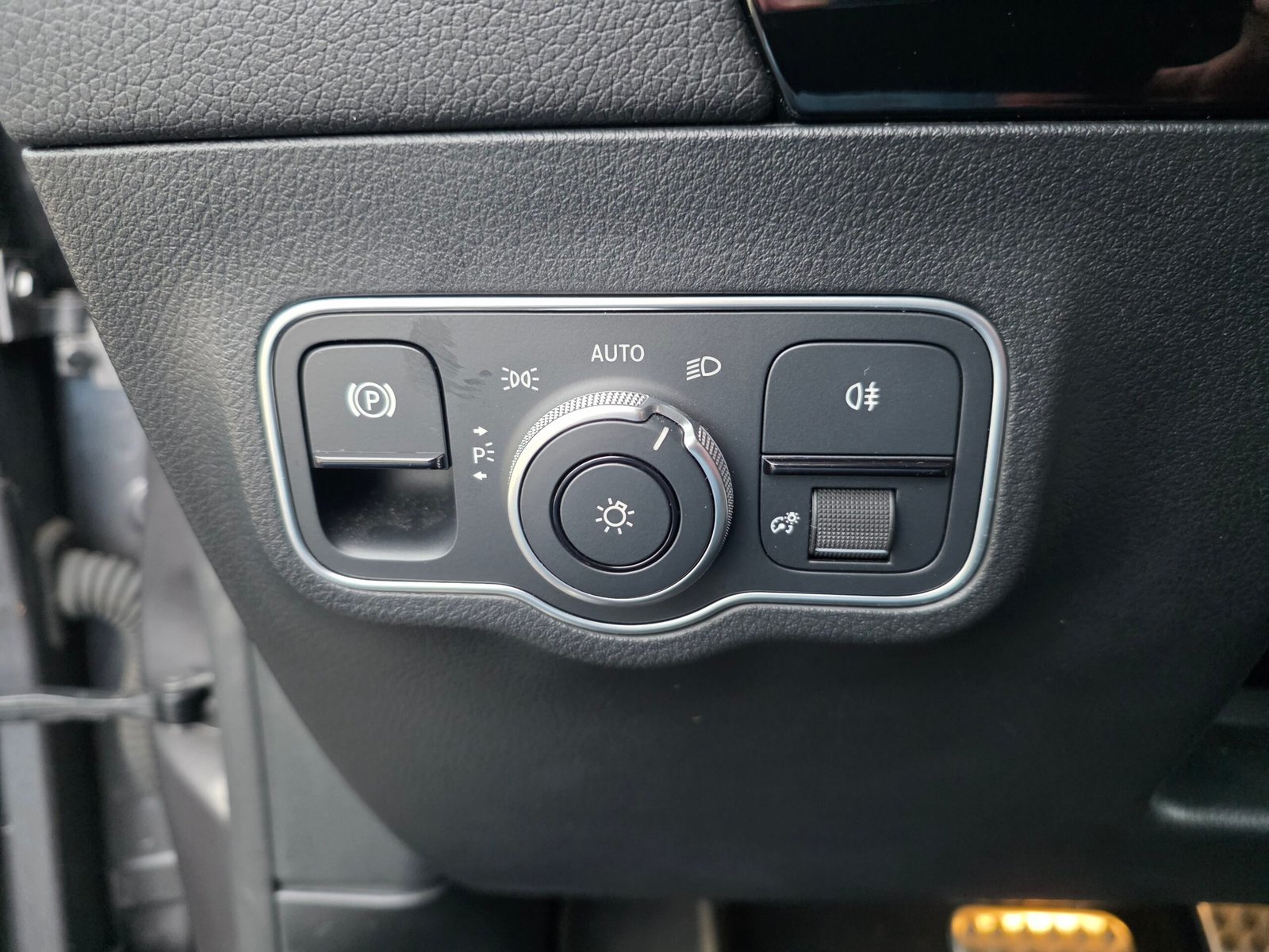 MERCEDES-BENZ GLA 250 E 1.3i TURBO HYBRID