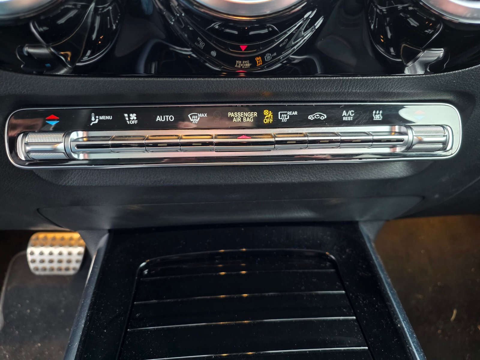 MERCEDES-BENZ GLA 250 E 1.3i TURBO HYBRID