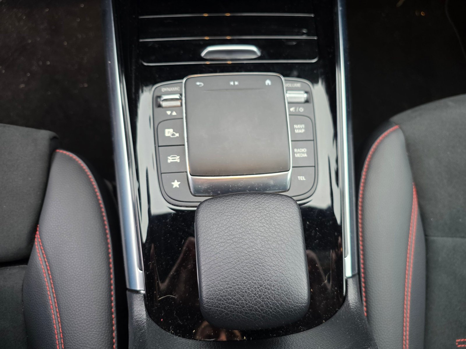 MERCEDES-BENZ GLA 250 E 1.3i TURBO HYBRID