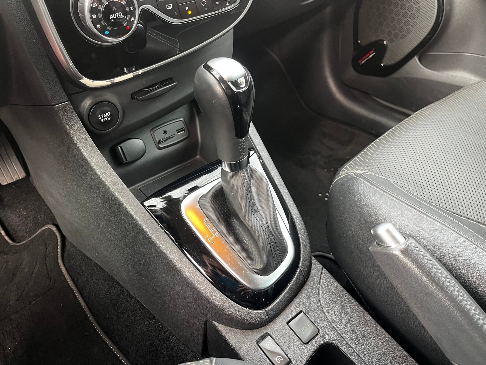 RENAULT Clio IV 1.2 TCe EDC 120Ch “Iconic”