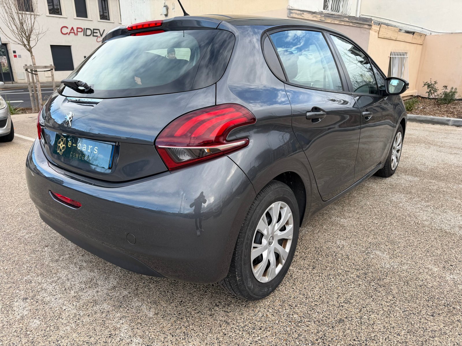 Peugeot 208 1L6 HDI 100ch Diesel