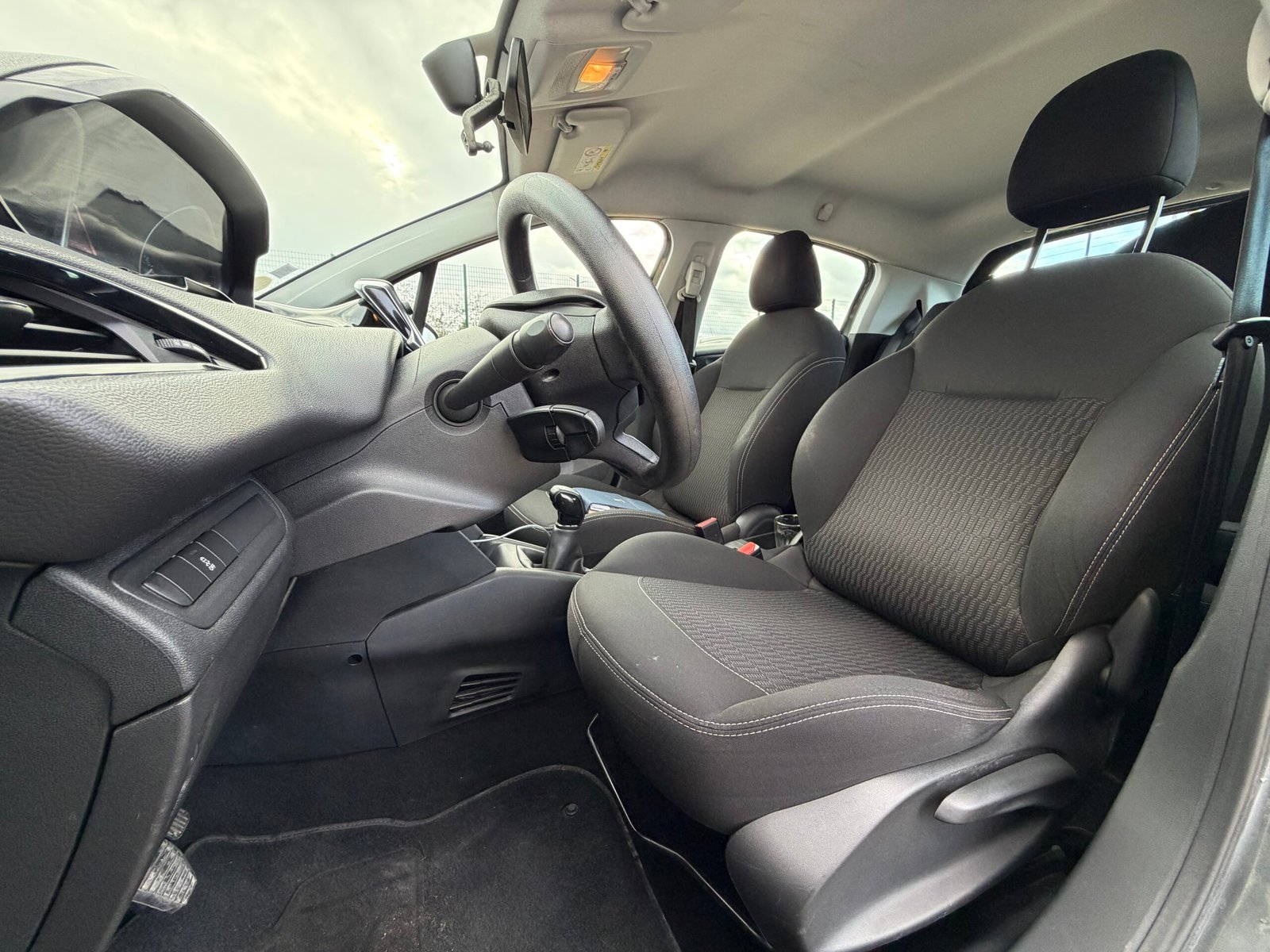 Peugeot 208 1L6 HDI 100ch Diesel