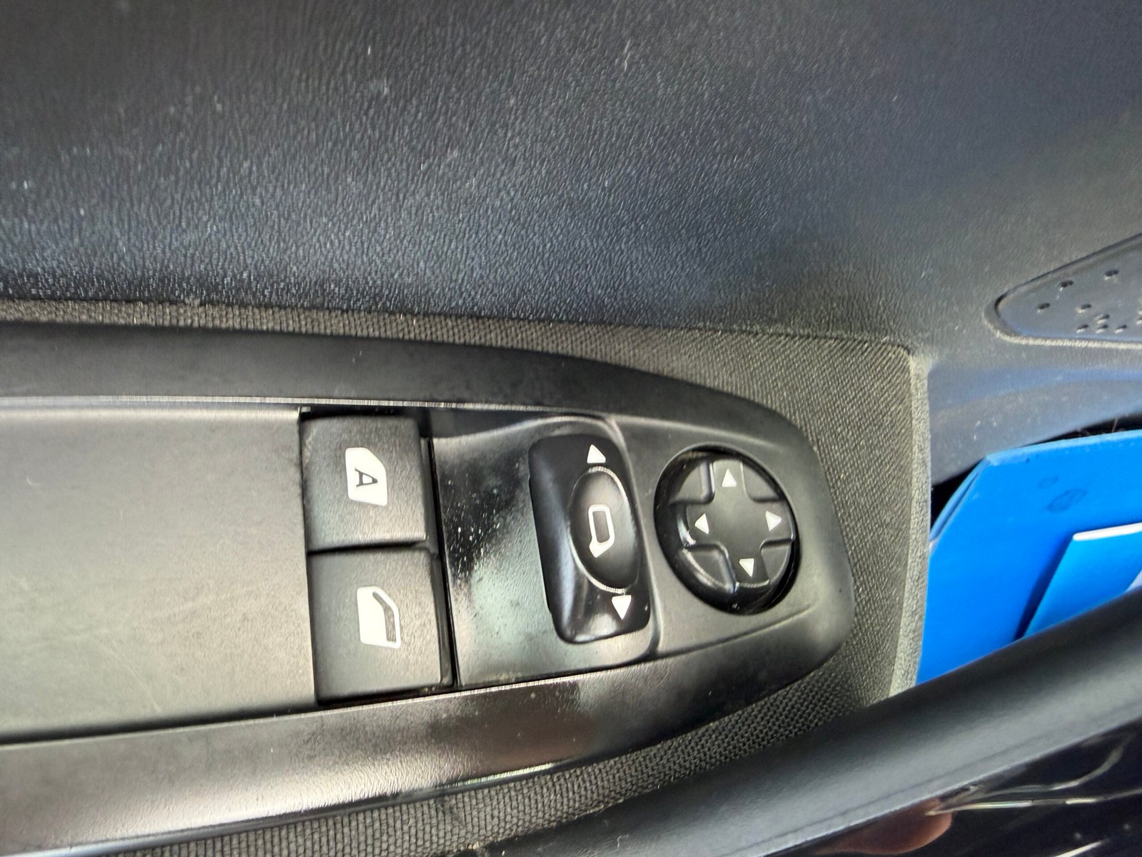 Peugeot 208 1L6 HDI 100ch Diesel