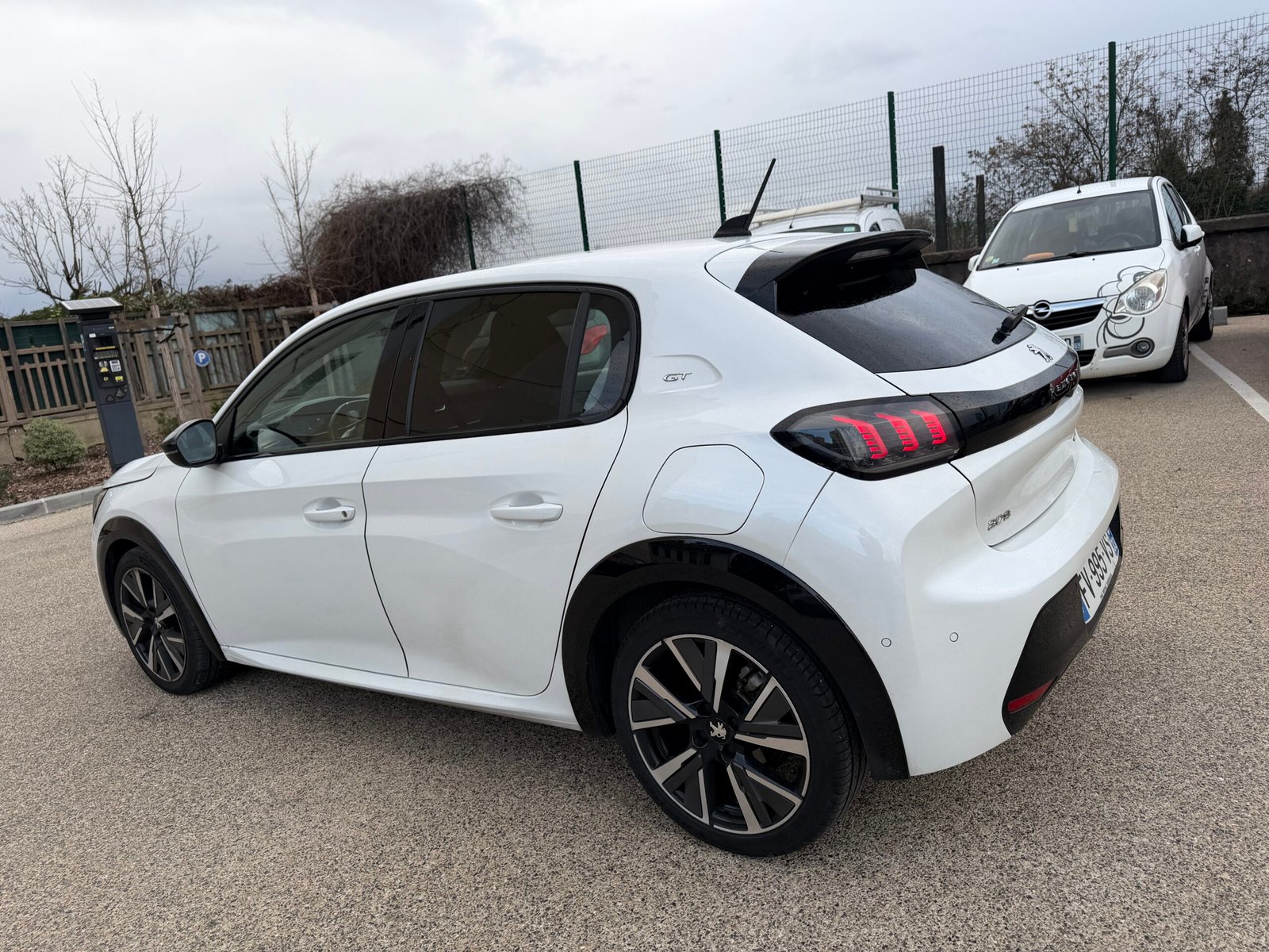 Peugeot 208 GT 1,2 turbo essence