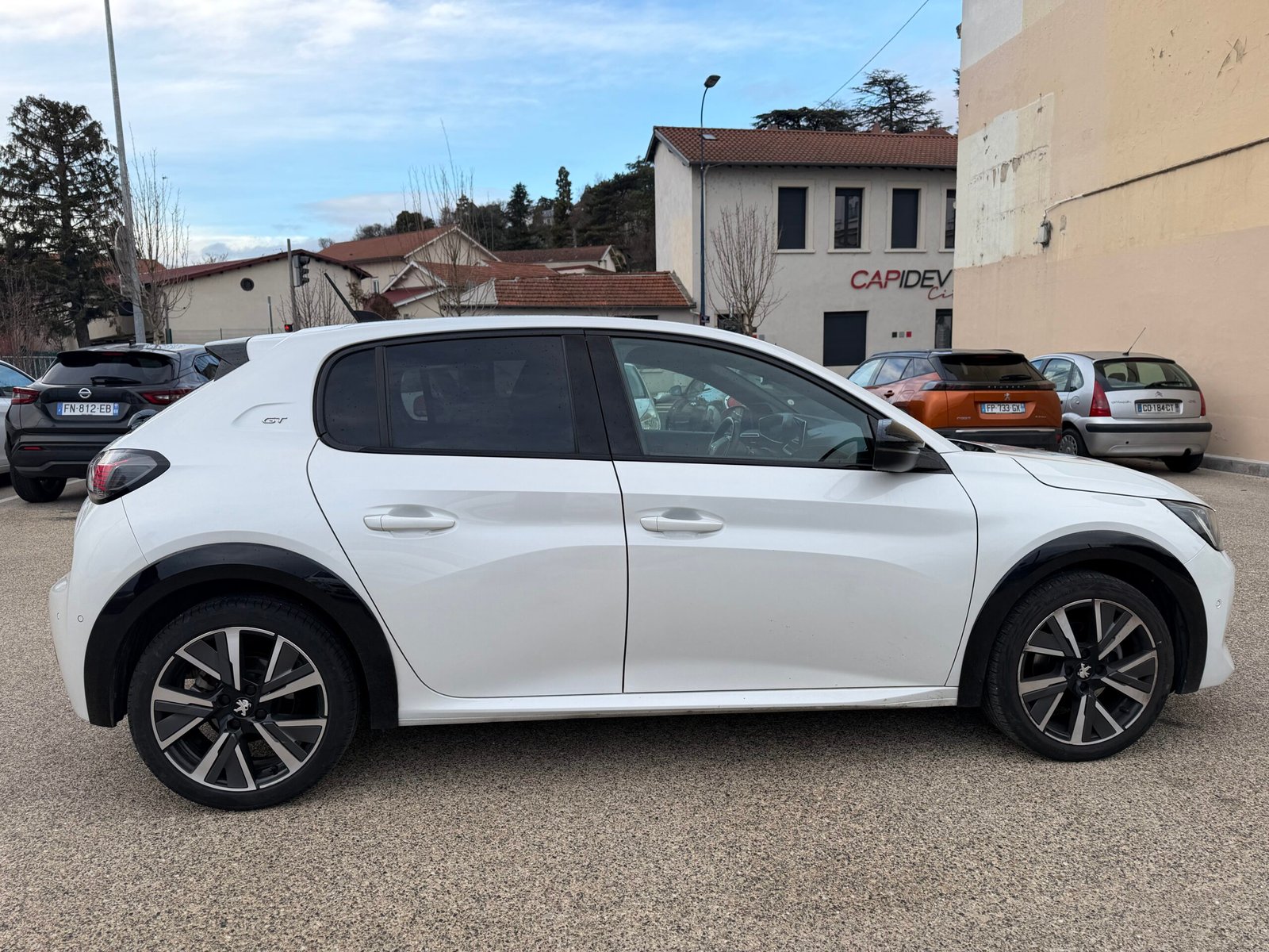 Peugeot 208 GT 1,2 turbo essence