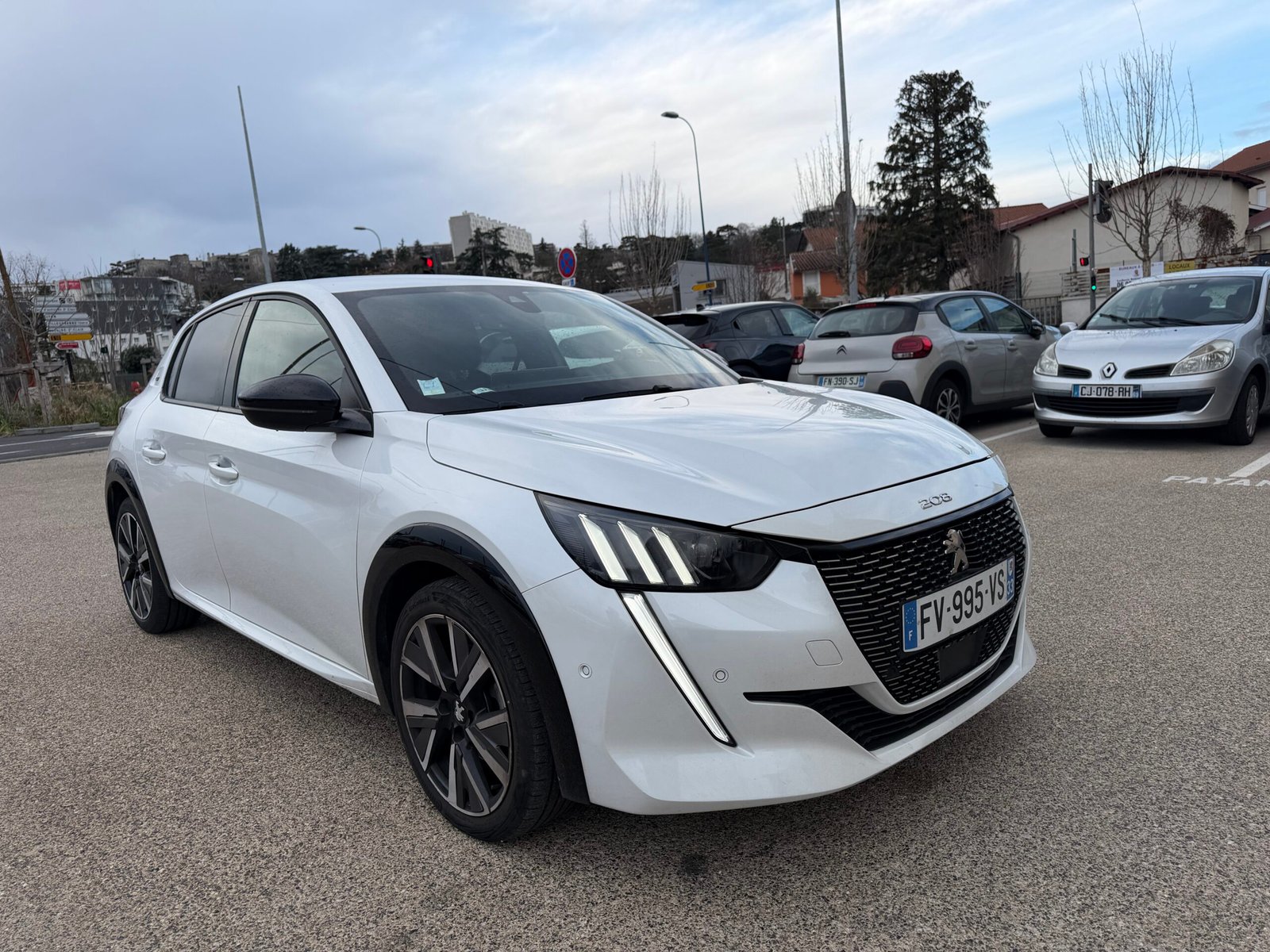 Peugeot 208 GT 1,2 turbo essence