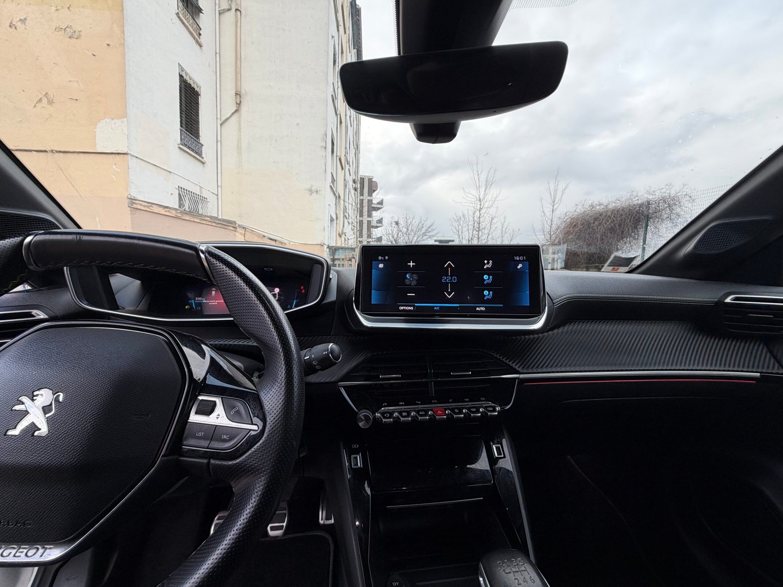 Peugeot 208 GT 1,2 turbo essence