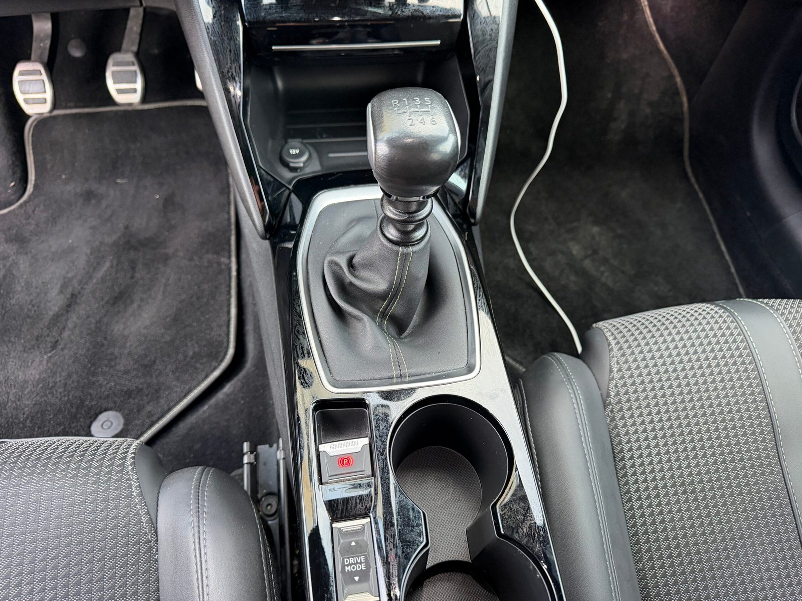 Peugeot 208 GT 1,2 turbo essence