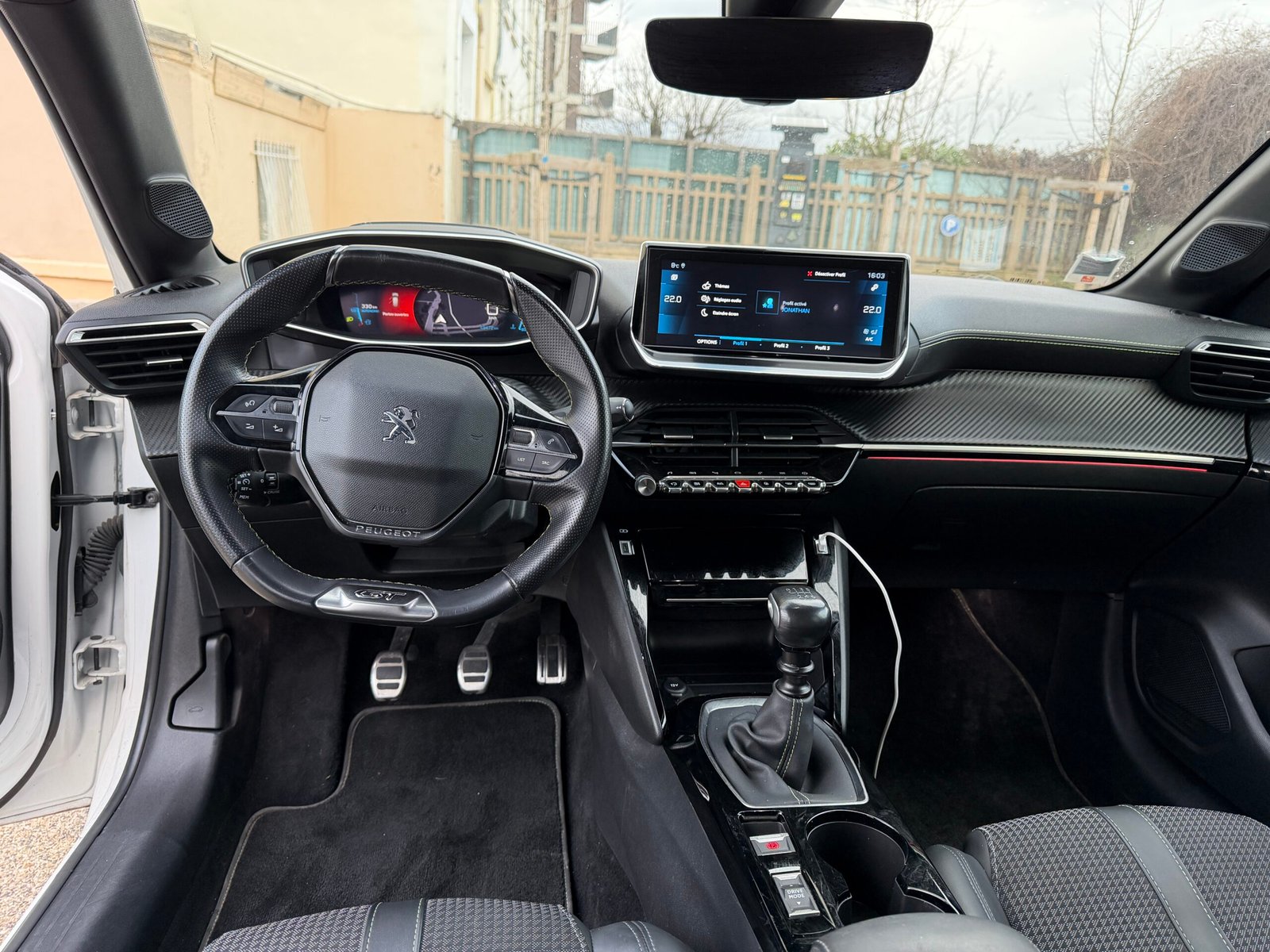 Peugeot 208 GT 1,2 turbo essence