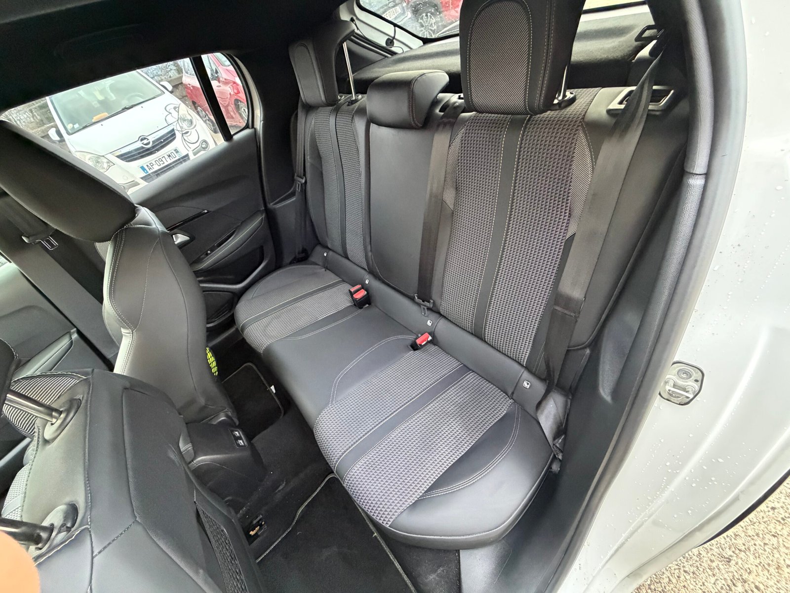 Peugeot 208 GT 1,2 turbo essence