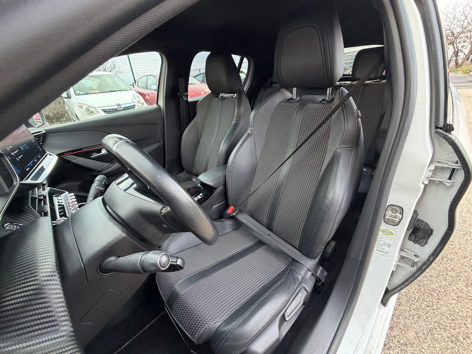 Peugeot 208 GT 1,2 turbo essence