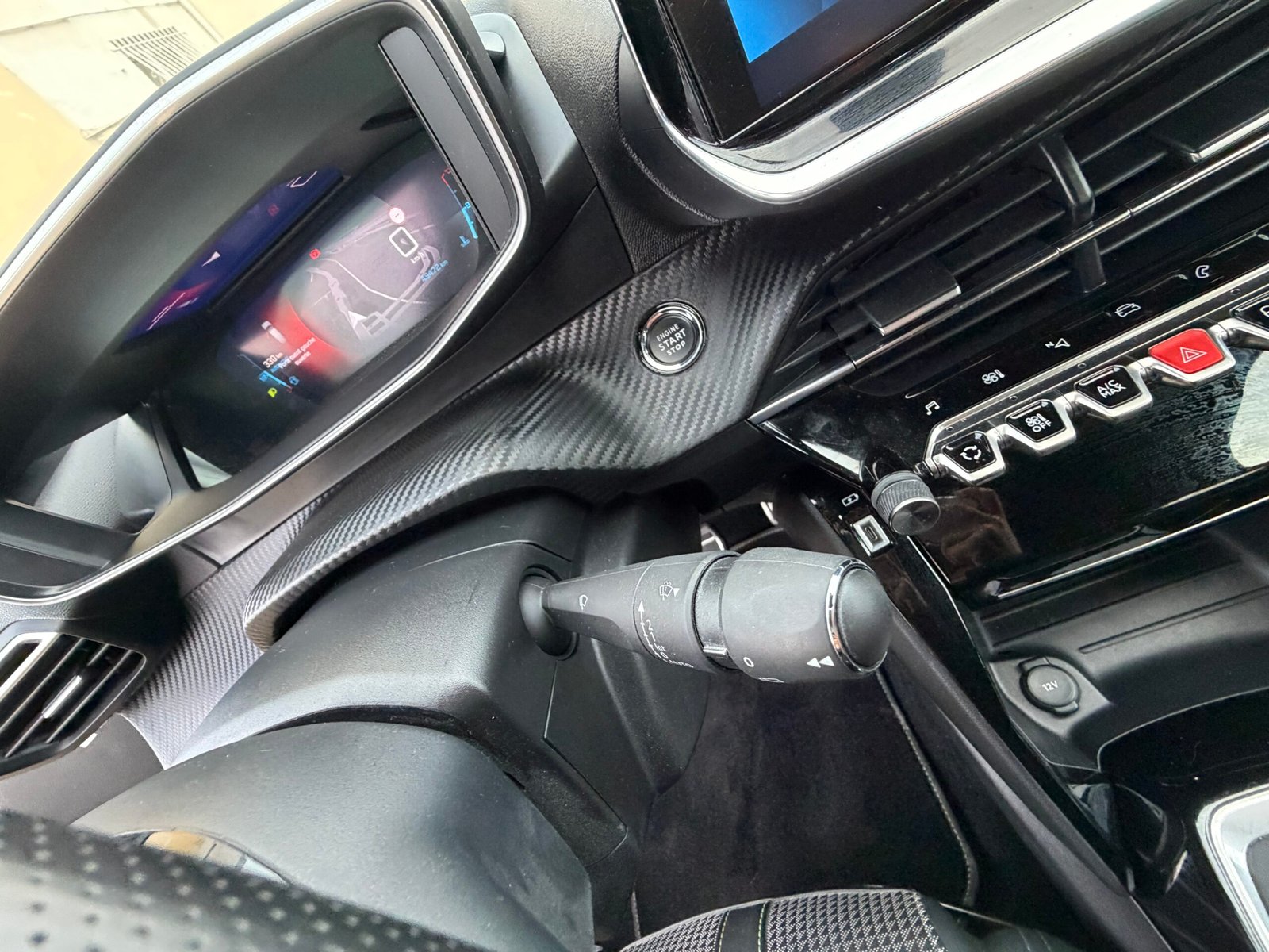 Peugeot 208 GT 1,2 turbo essence