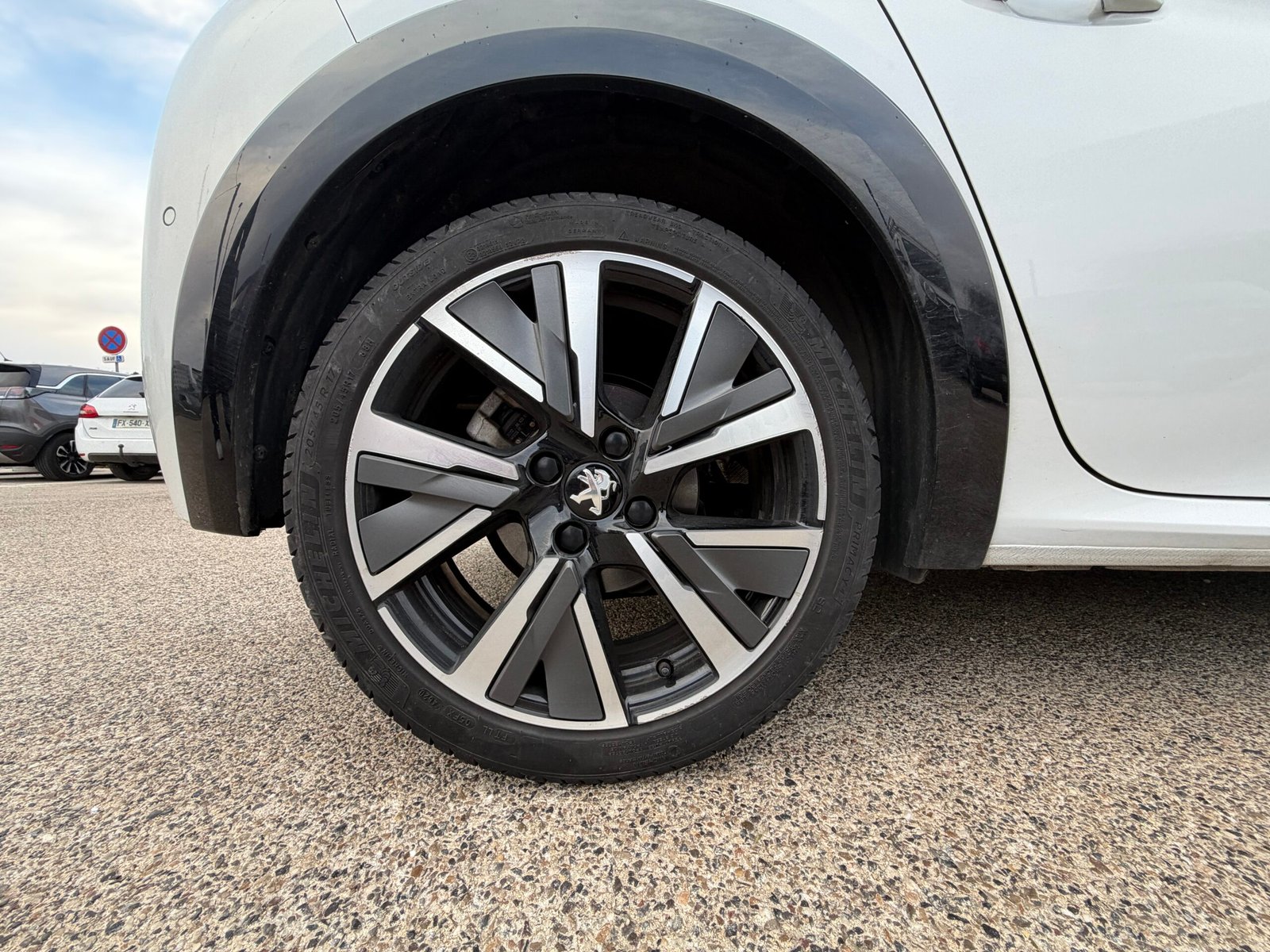 Peugeot 208 GT 1,2 turbo essence