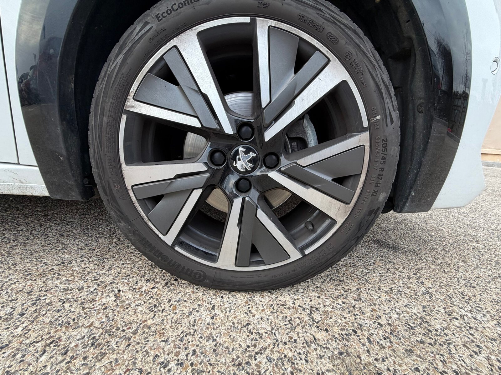 Peugeot 208 GT 1,2 turbo essence