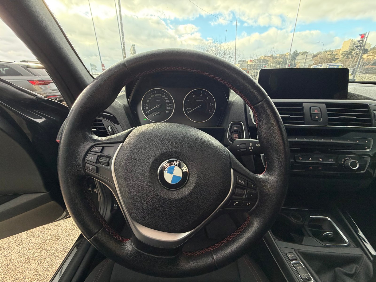 BMW Série1 116d B37 SPORT grand écran