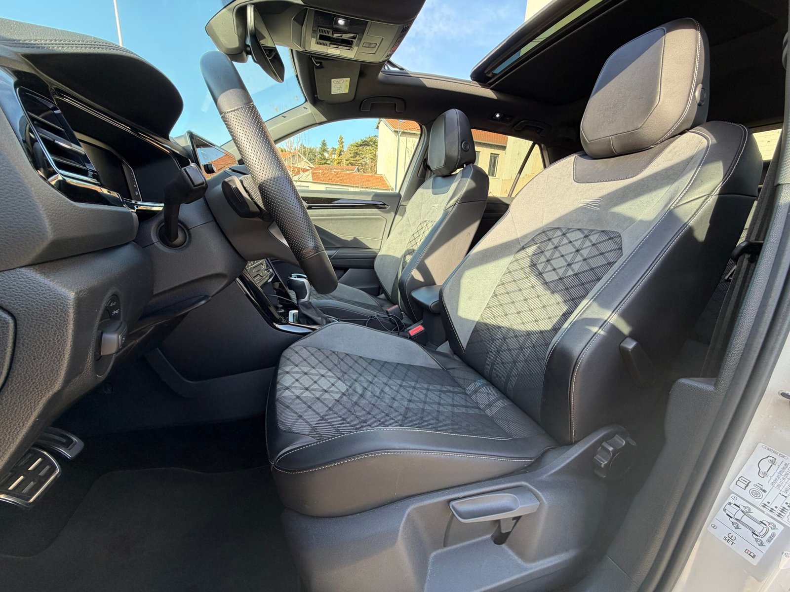 VOLKSWAGEN T-ROC R LINE 2.0 TDI 4Motion DSG7 150 CH