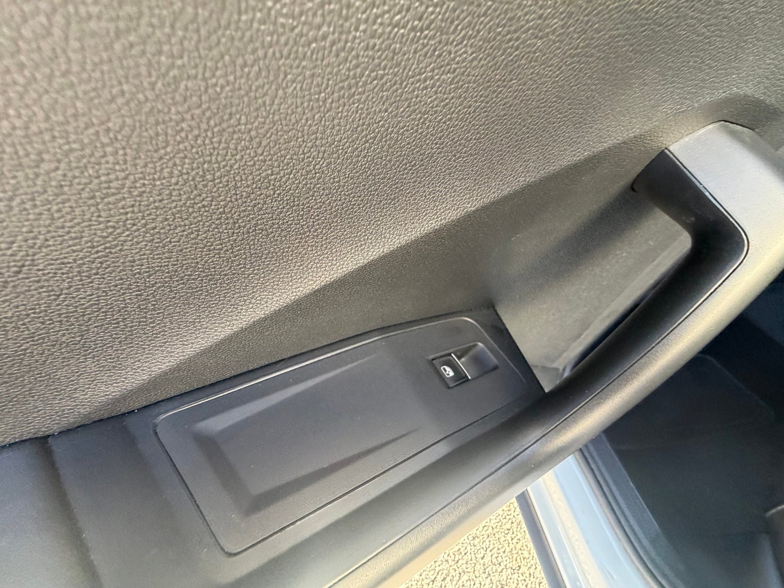 VOLKSWAGEN T-ROC R LINE 2.0 TDI 4Motion DSG7 150 CH