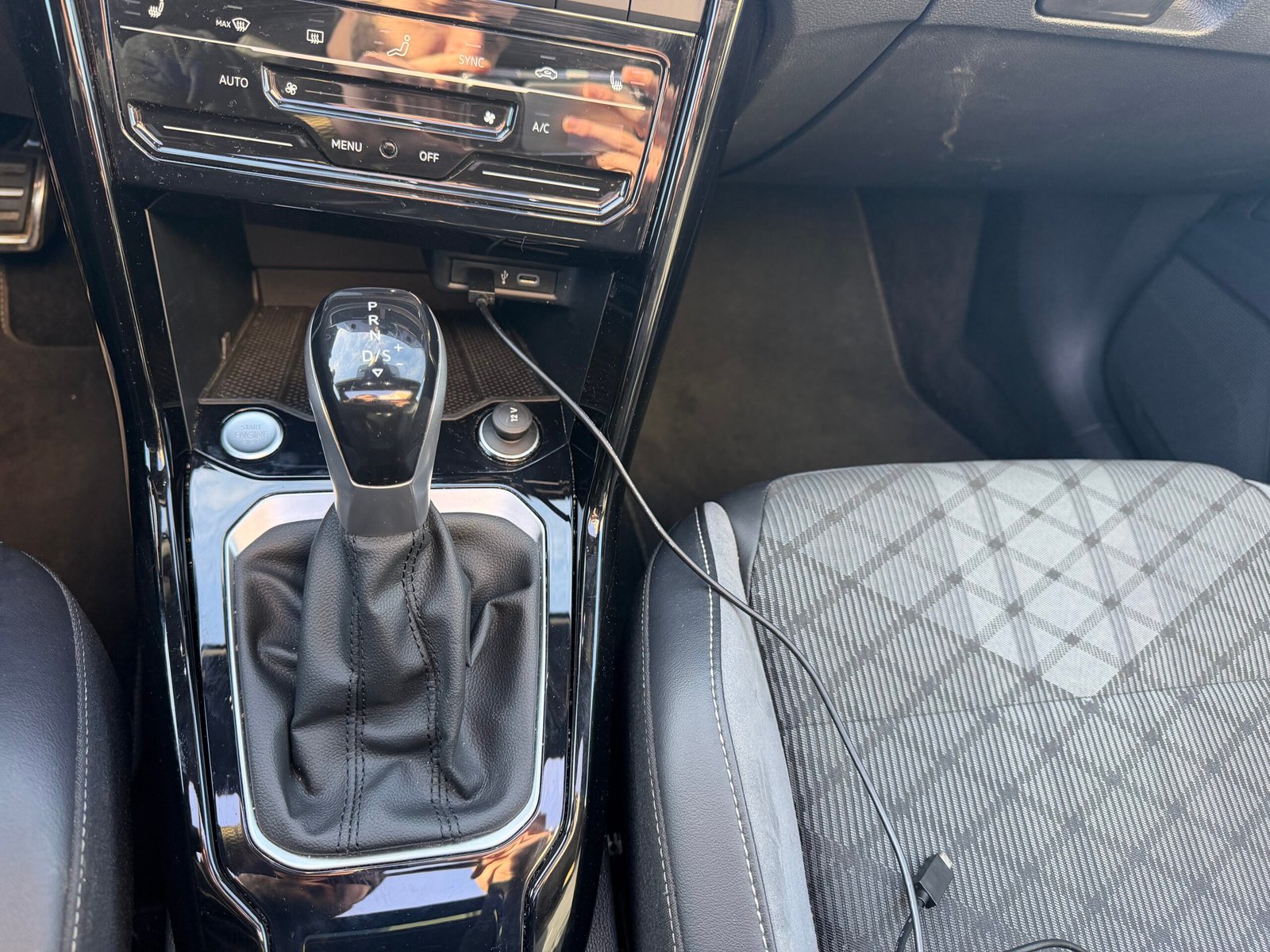 VOLKSWAGEN T-ROC R LINE 2.0 TDI 4Motion DSG7 150 CH