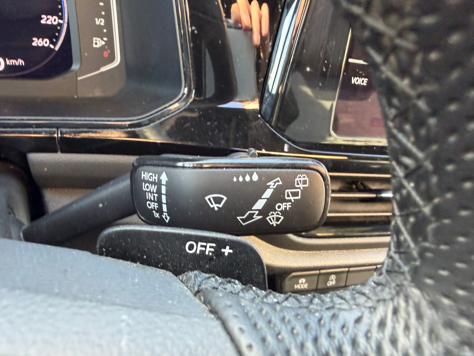 VOLKSWAGEN T-ROC R LINE 2.0 TDI 4Motion DSG7 150 CH