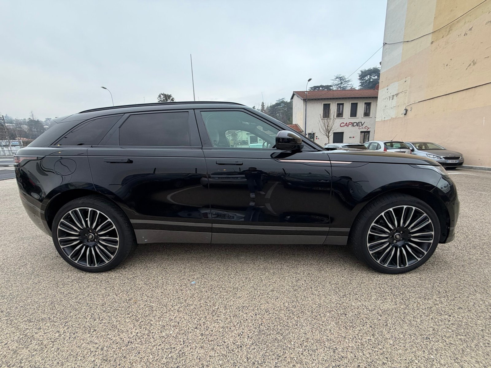 LAND ROVER RANGE ROVER VELAR 4WD 240ch R DYNAMIC