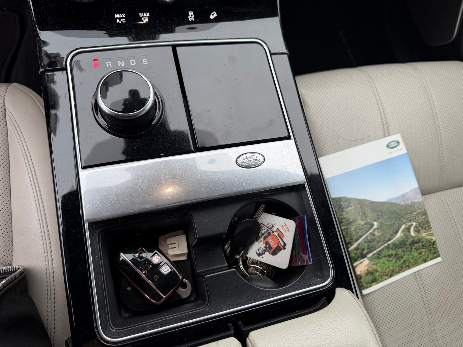 LAND ROVER RANGE ROVER VELAR 4WD 240ch R DYNAMIC