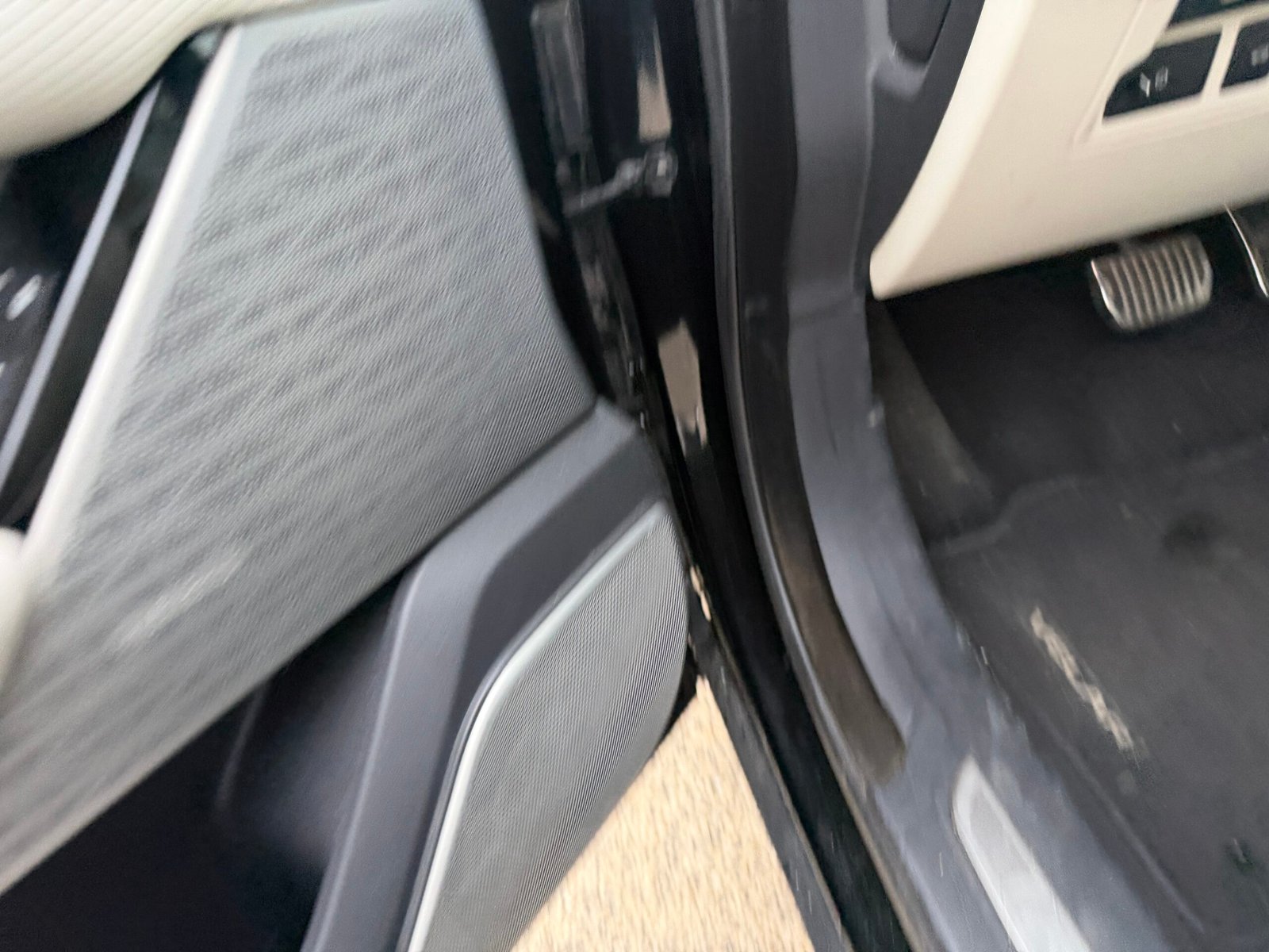 LAND ROVER RANGE ROVER VELAR 4WD 240ch R DYNAMIC