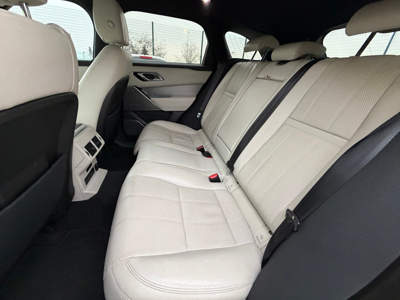 LAND ROVER RANGE ROVER VELAR 4WD 240ch R DYNAMIC