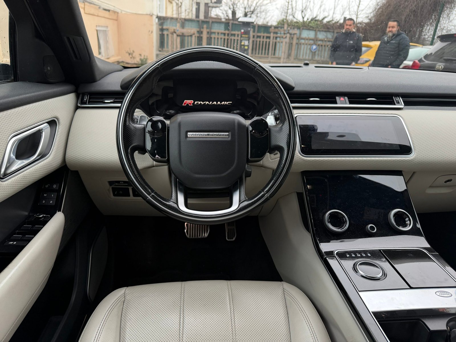 LAND ROVER RANGE ROVER VELAR 4WD 240ch R DYNAMIC