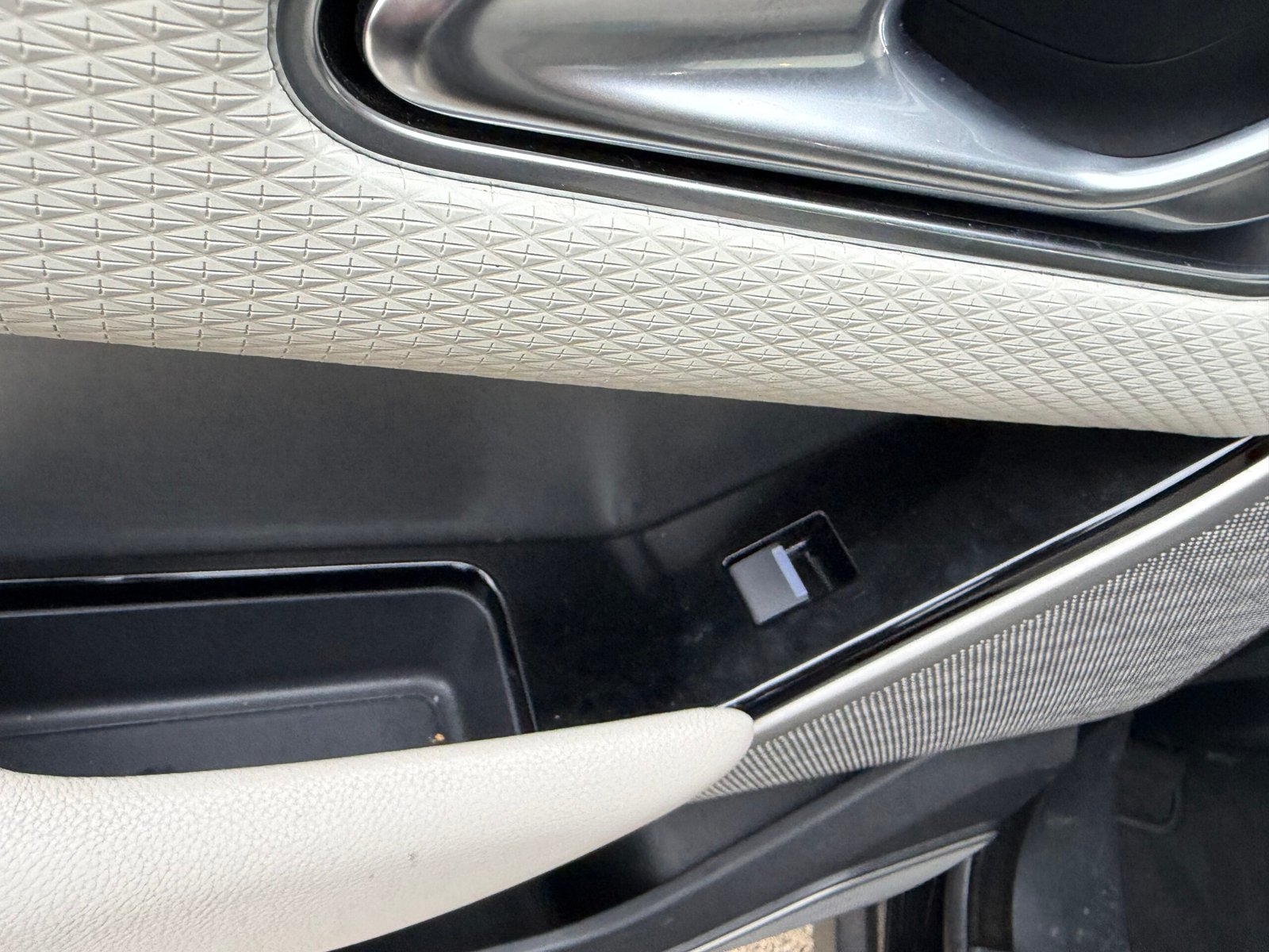 LAND ROVER RANGE ROVER VELAR 4WD 240ch R DYNAMIC