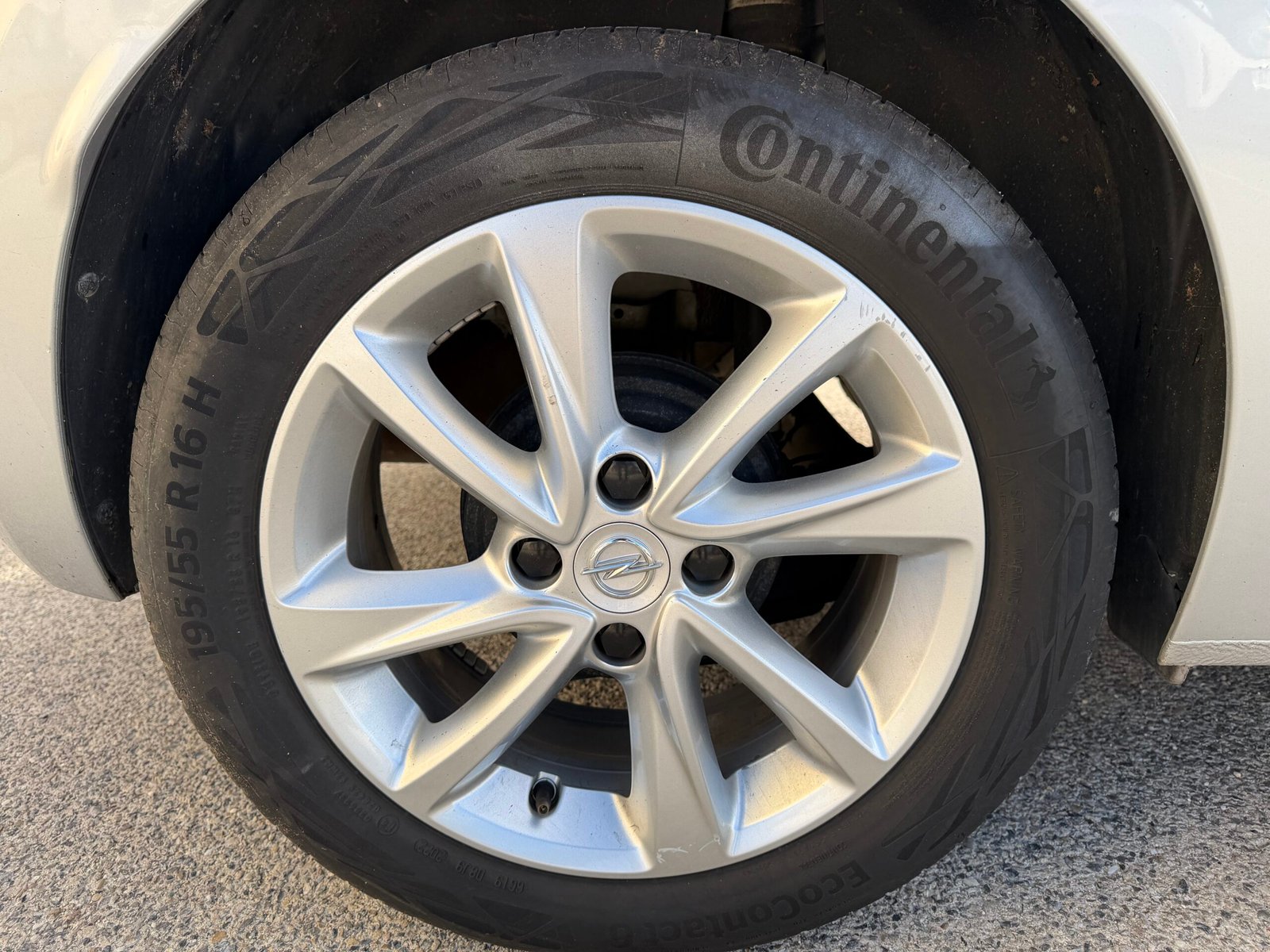 Opel Corsa 1,2 essence 75ch