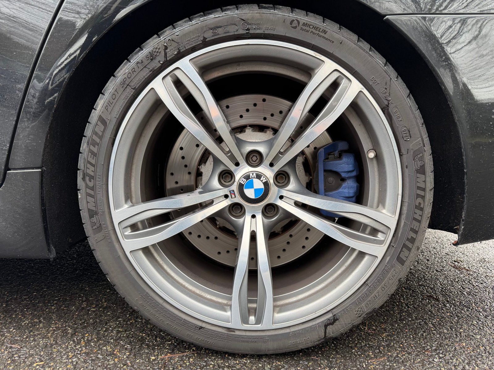 BMW M5 (F10) 4.4 Turbo V8 32V DKG7 560 cv Boîte auto