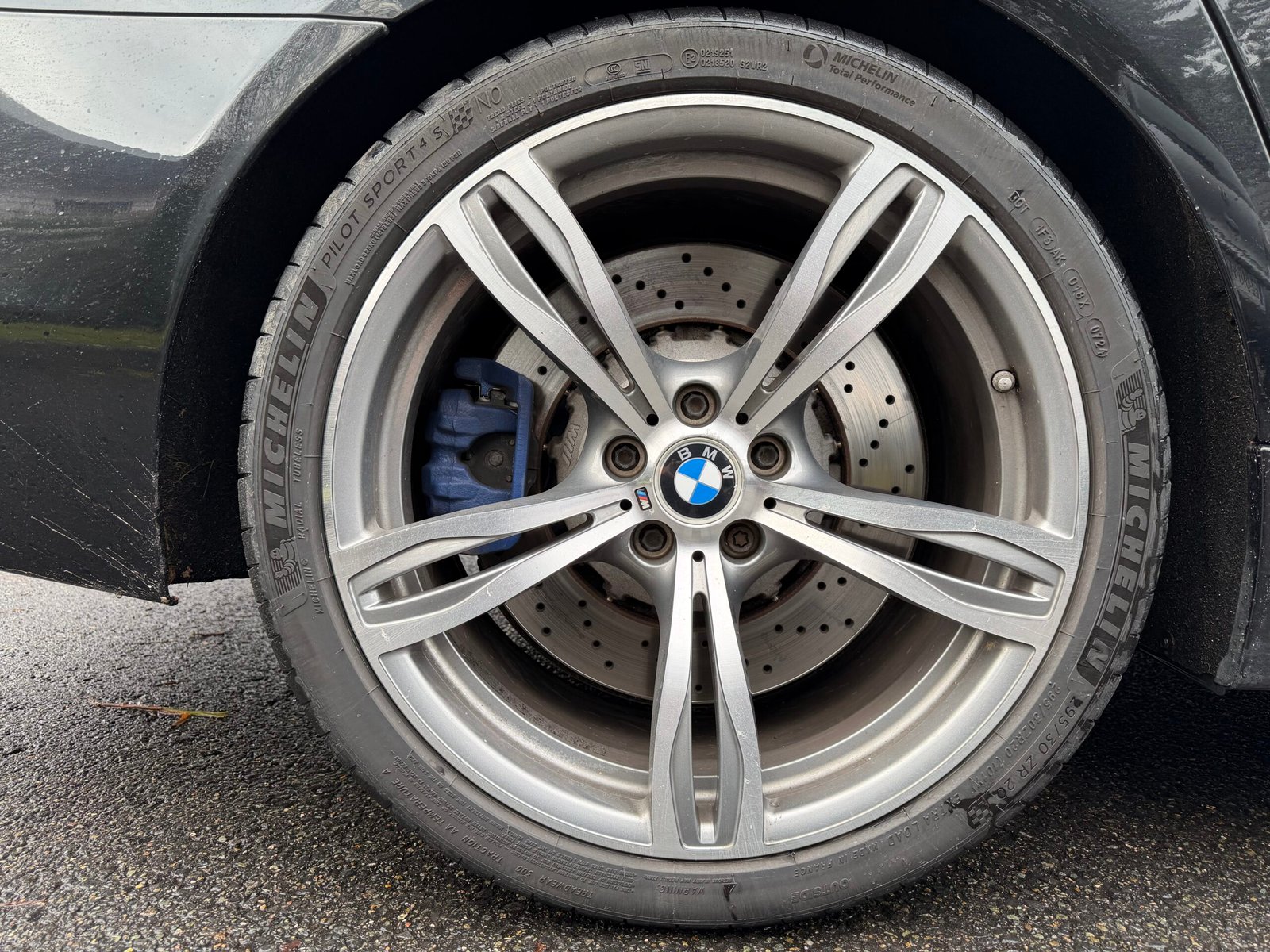 BMW M5 (F10) 4.4 Turbo V8 32V DKG7 560 cv Boîte auto