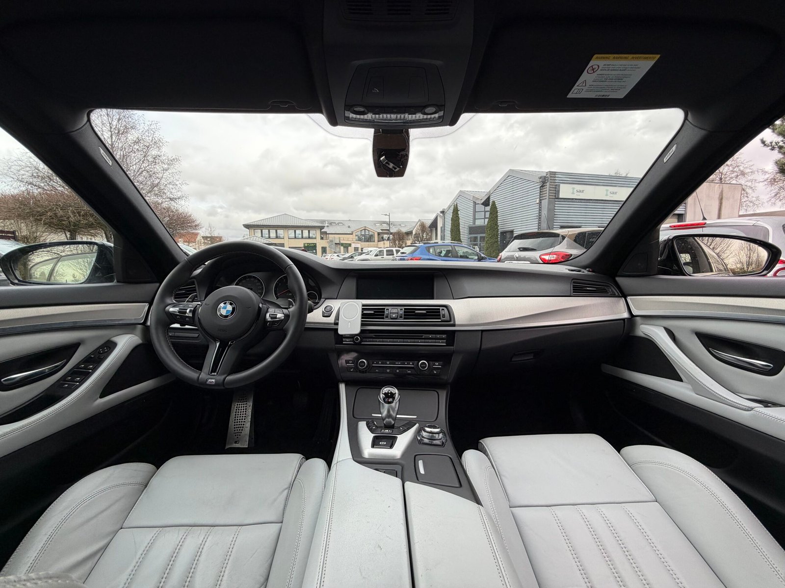 BMW M5 (F10) 4.4 Turbo V8 32V DKG7 560 cv Boîte auto