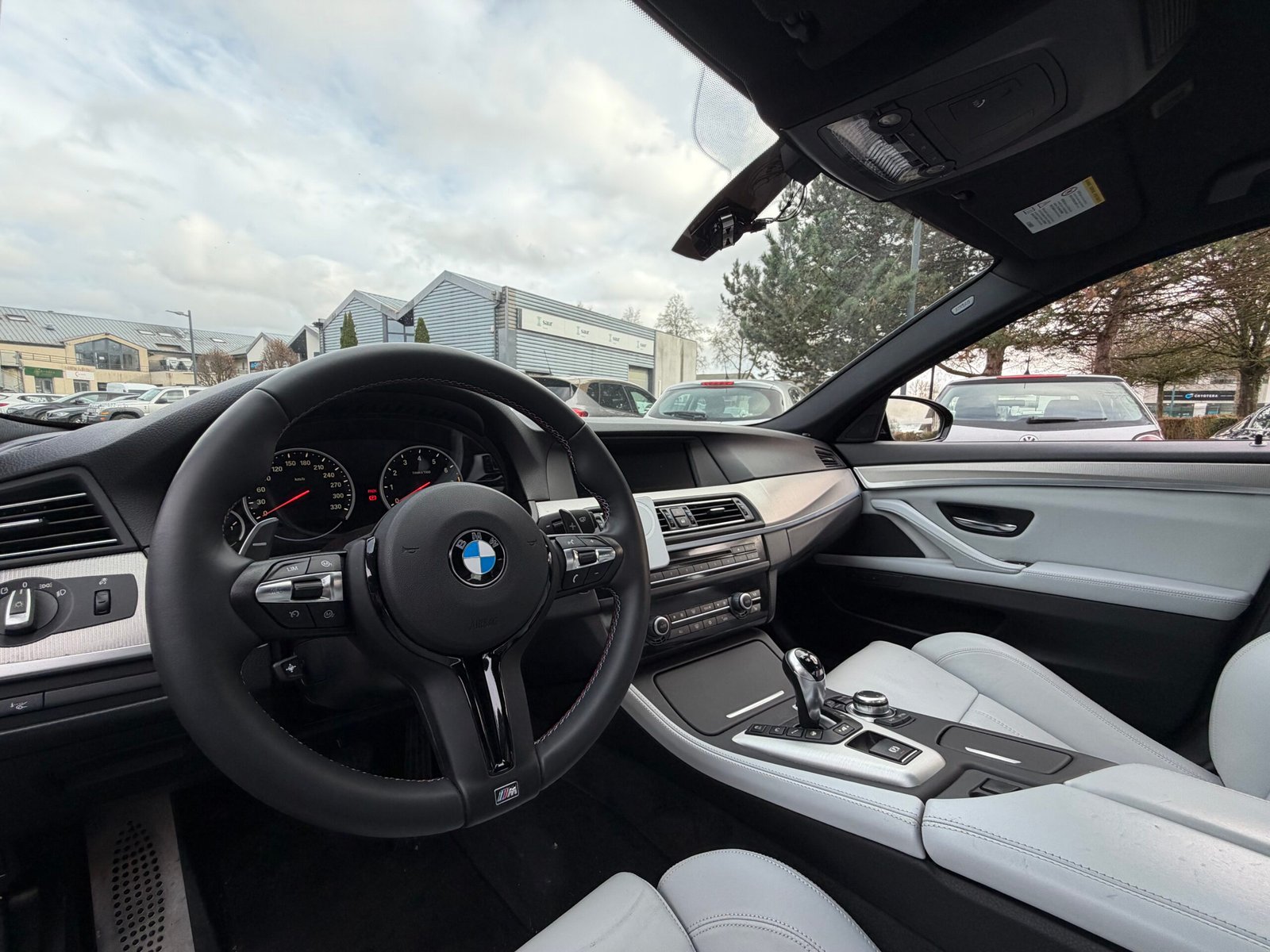 BMW M5 (F10) 4.4 Turbo V8 32V DKG7 560 cv Boîte auto