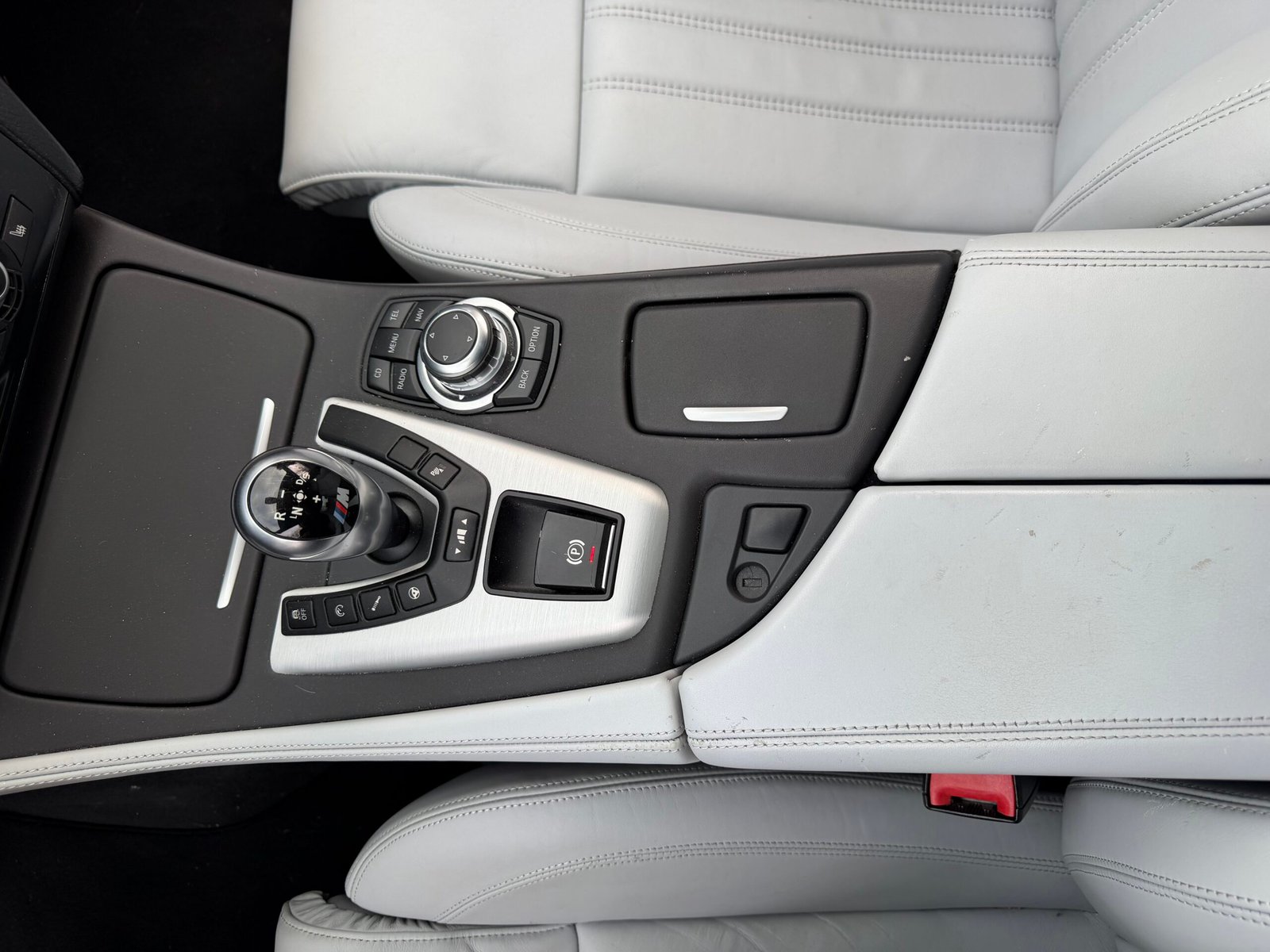 BMW M5 (F10) 4.4 Turbo V8 32V DKG7 560 cv Boîte auto