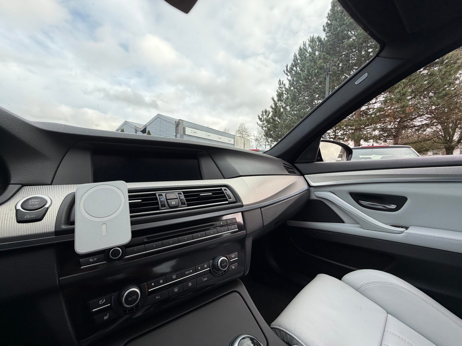 BMW M5 (F10) 4.4 Turbo V8 32V DKG7 560 cv Boîte auto