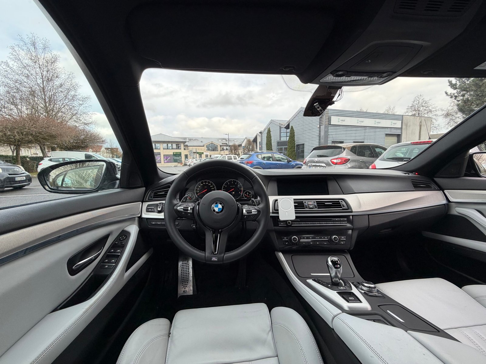 BMW M5 (F10) 4.4 Turbo V8 32V DKG7 560 cv Boîte auto