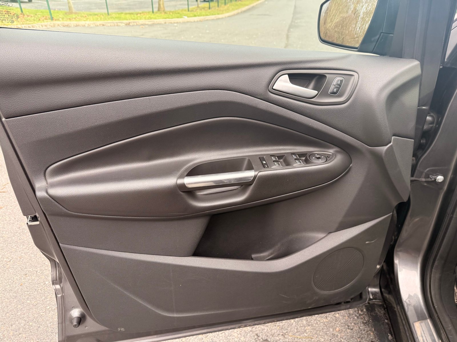 FORD Kuga II 2.0 TDCi 16V 4×4 Powershift 150 cv finition « st line »