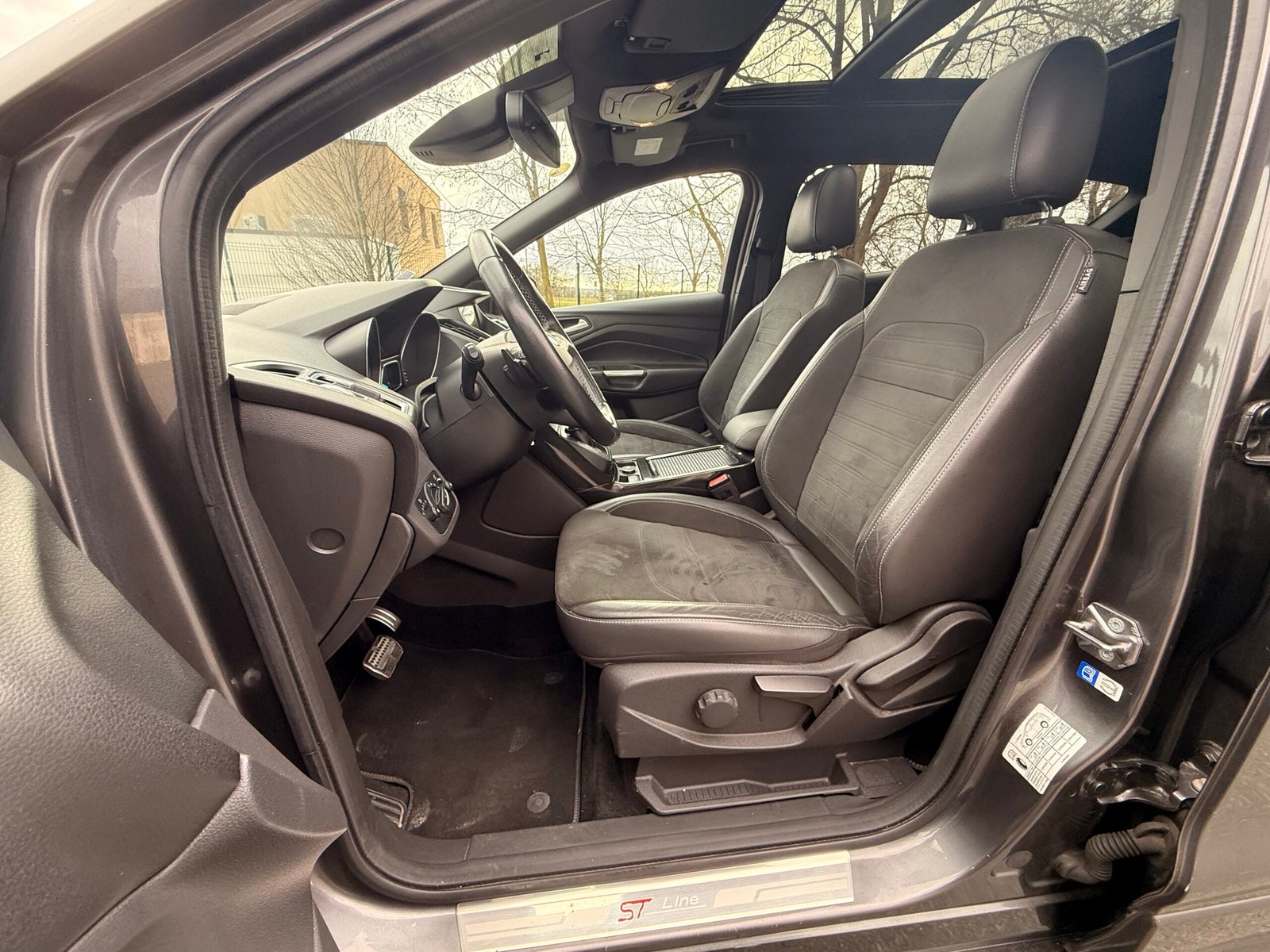 FORD Kuga II 2.0 TDCi 16V 4×4 Powershift 150 cv finition « st line »