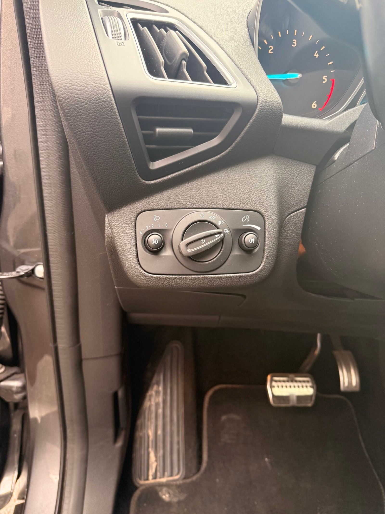 FORD Kuga II 2.0 TDCi 16V 4×4 Powershift 150 cv finition « st line »