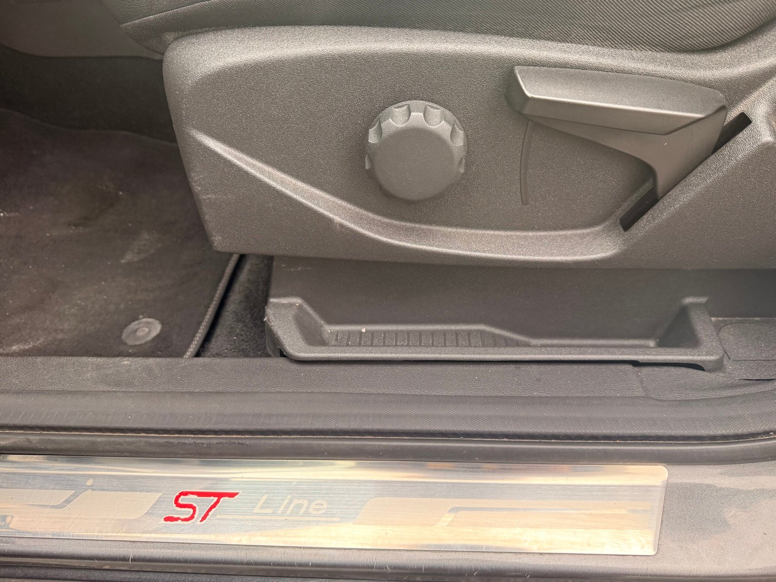 FORD Kuga II 2.0 TDCi 16V 4×4 Powershift 150 cv finition « st line »