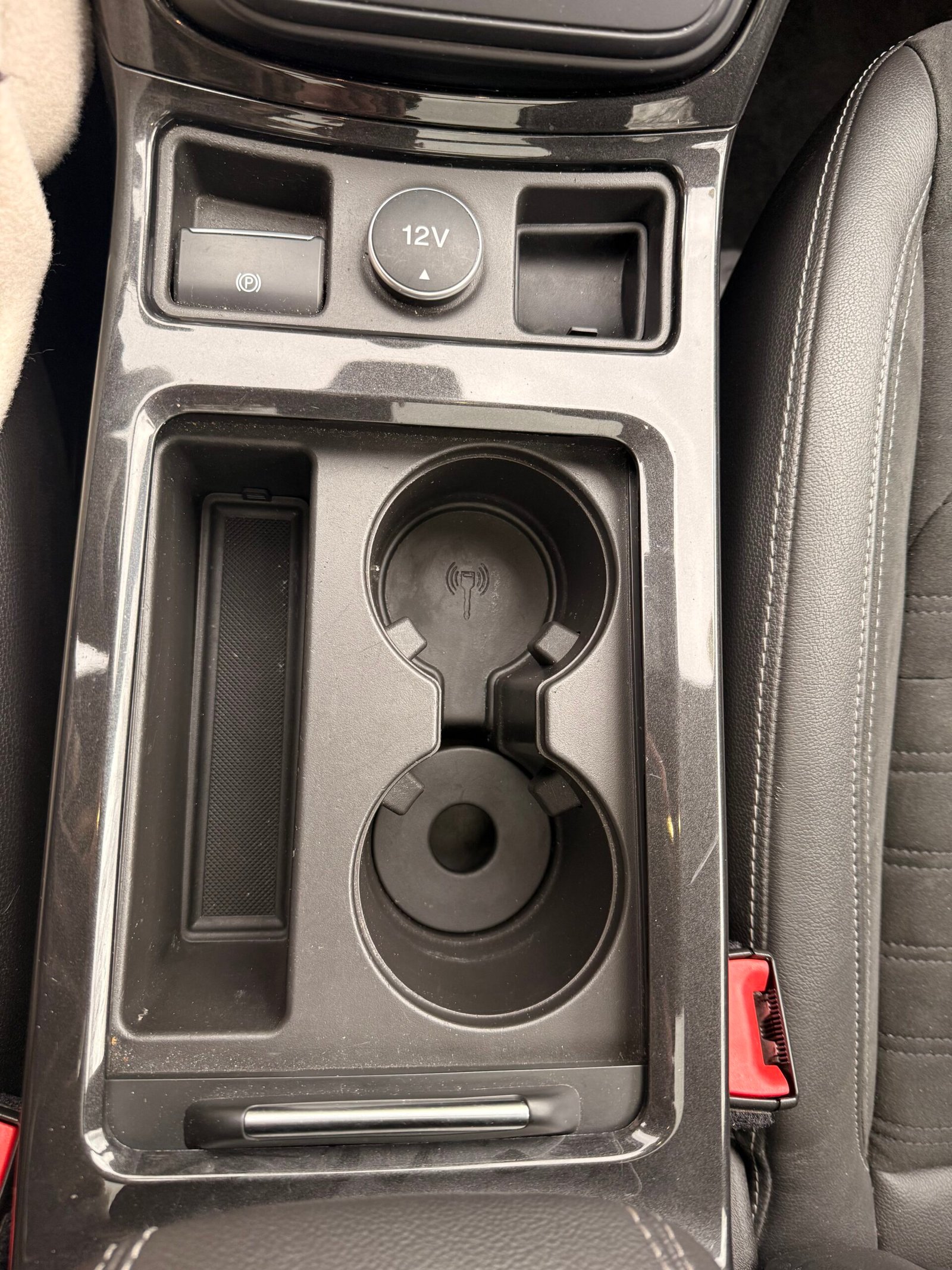 FORD Kuga II 2.0 TDCi 16V 4×4 Powershift 150 cv finition « st line »