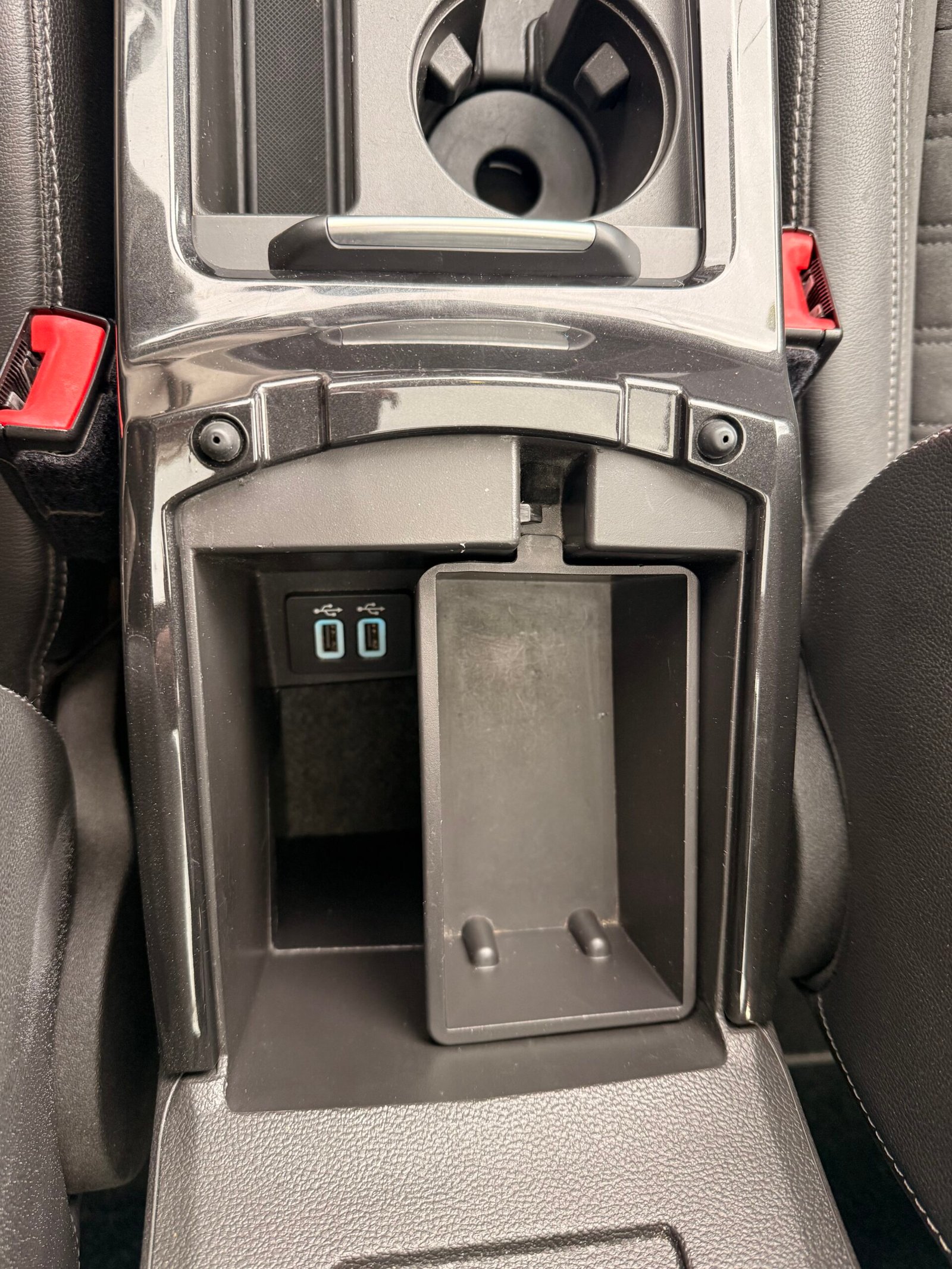 FORD Kuga II 2.0 TDCi 16V 4×4 Powershift 150 cv finition « st line »