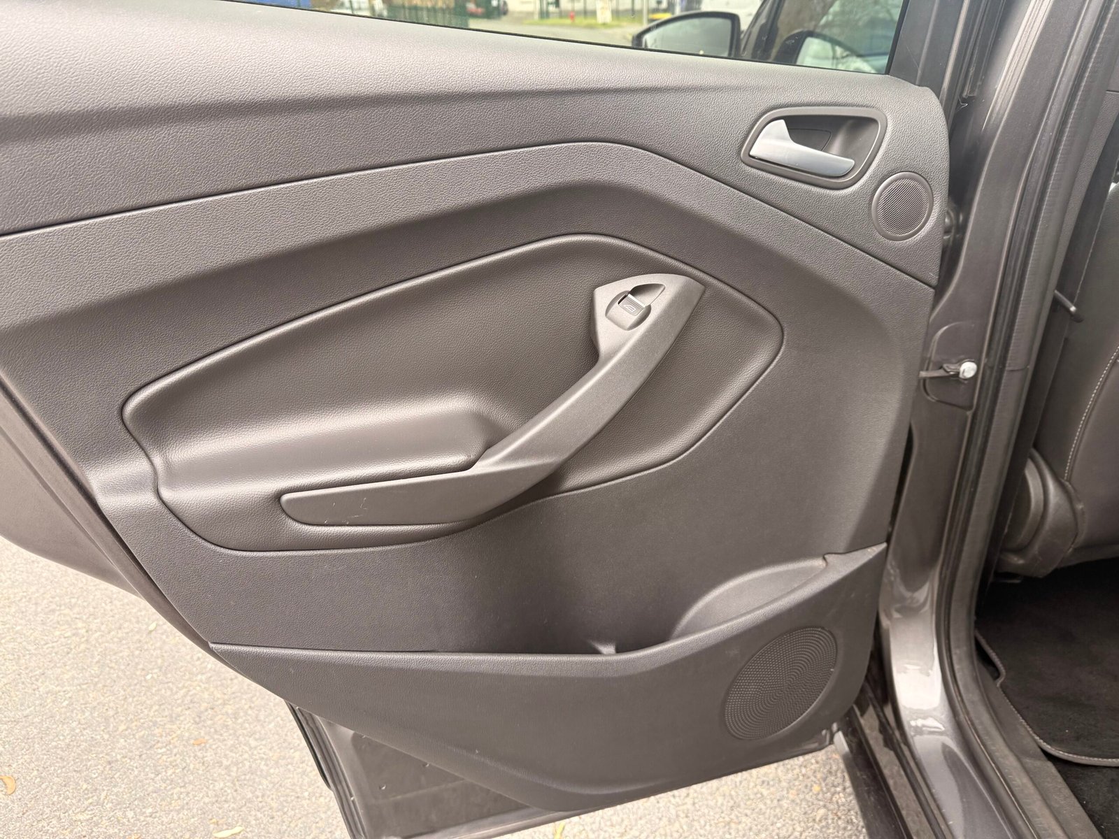 FORD Kuga II 2.0 TDCi 16V 4×4 Powershift 150 cv finition « st line »