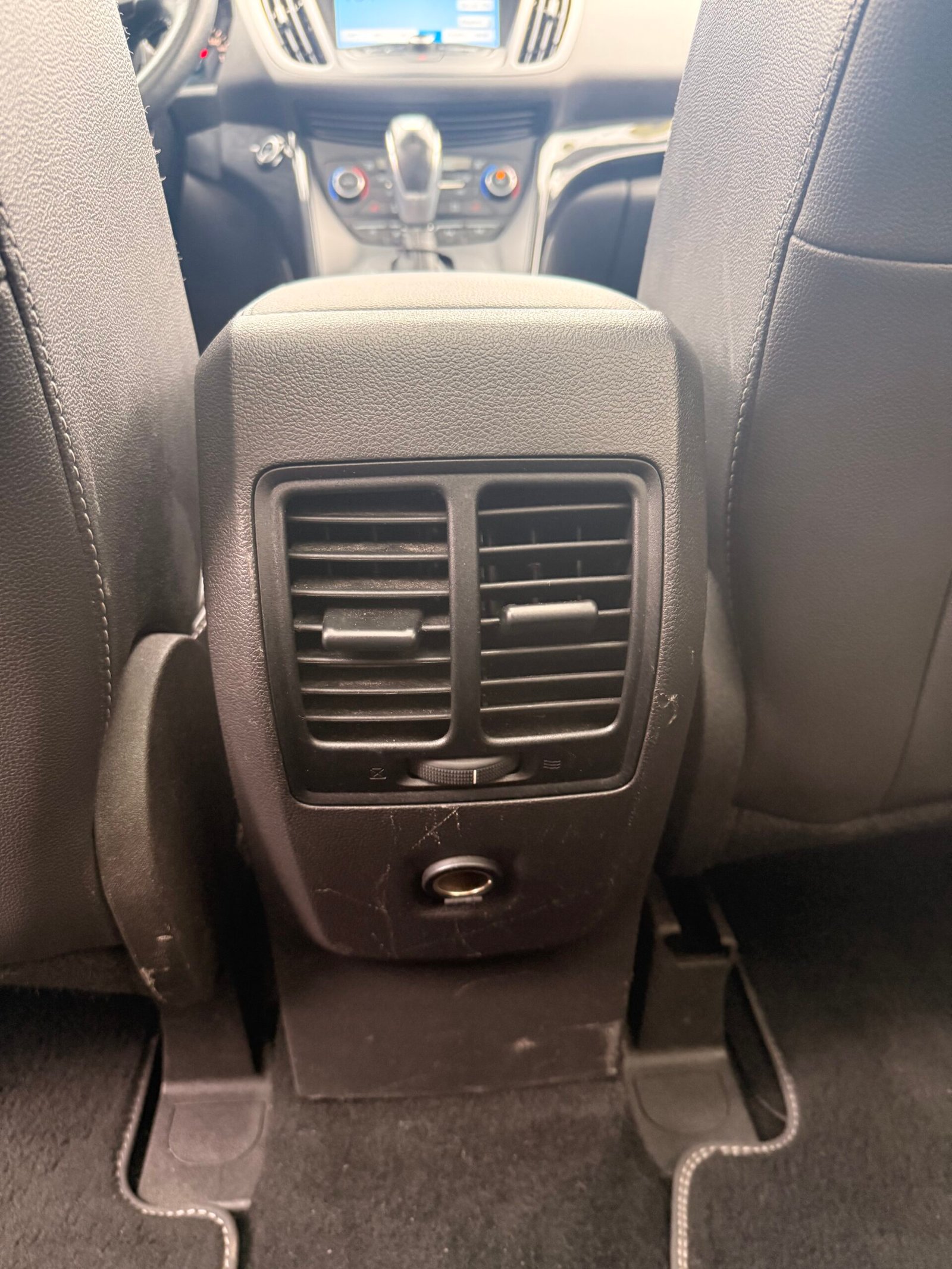 FORD Kuga II 2.0 TDCi 16V 4×4 Powershift 150 cv finition « st line »