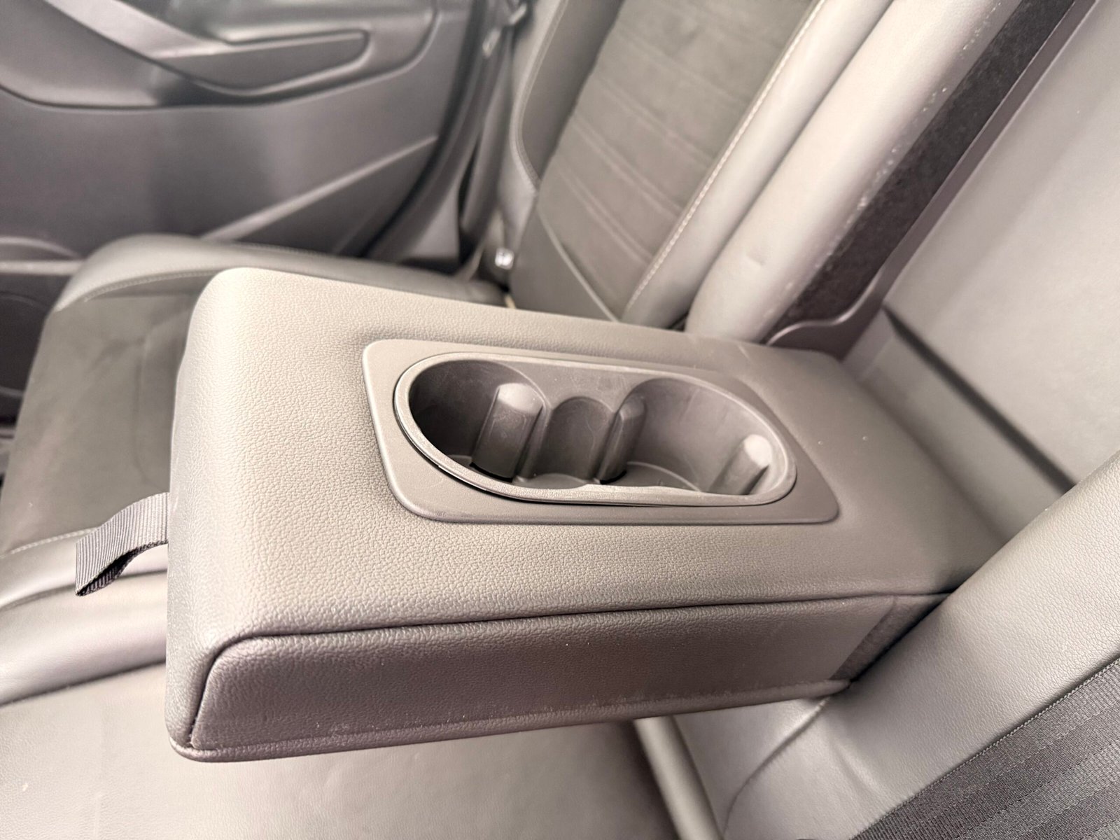 FORD Kuga II 2.0 TDCi 16V 4×4 Powershift 150 cv finition « st line »